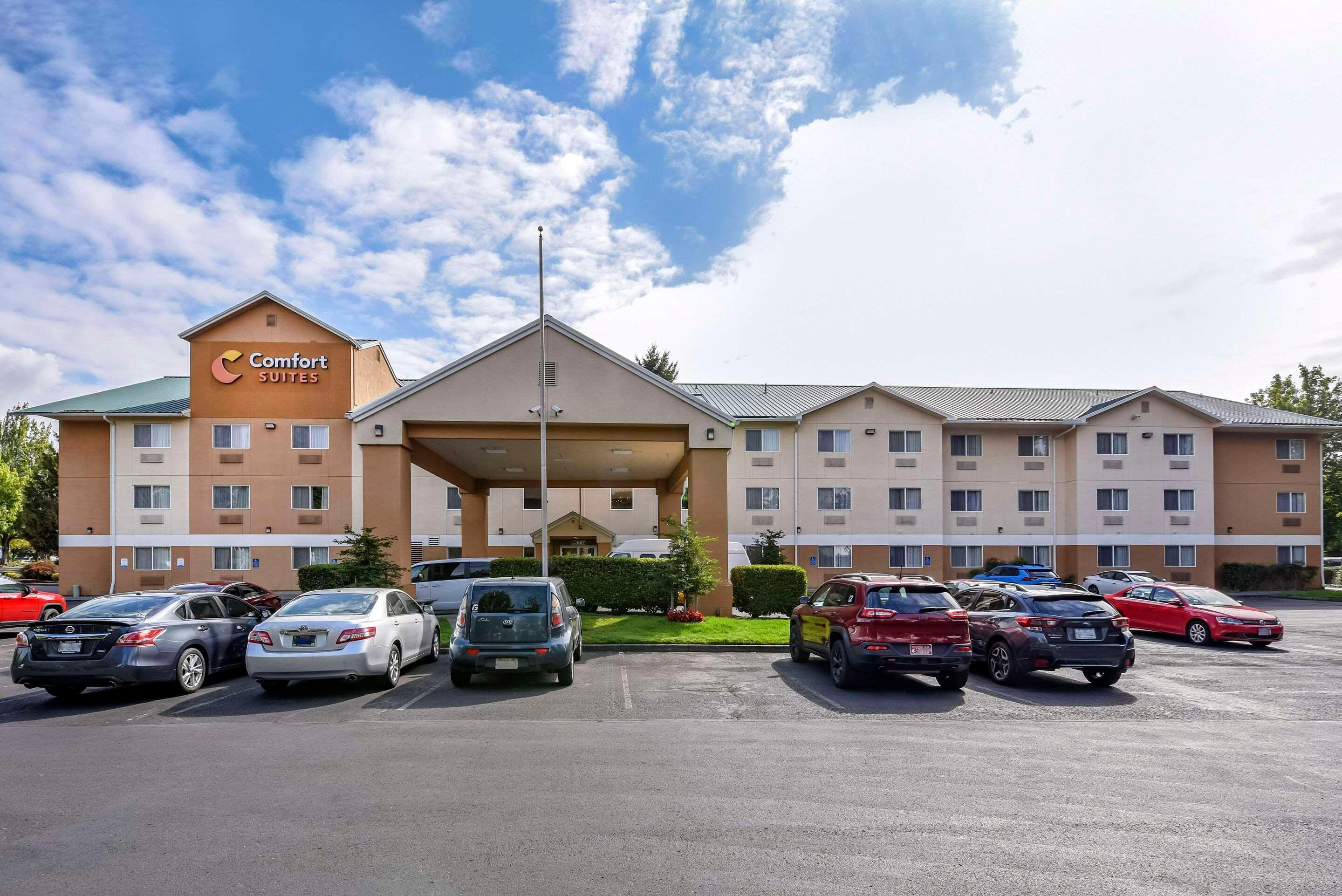 Vista Exterior Comfort Suites Portland Airport
