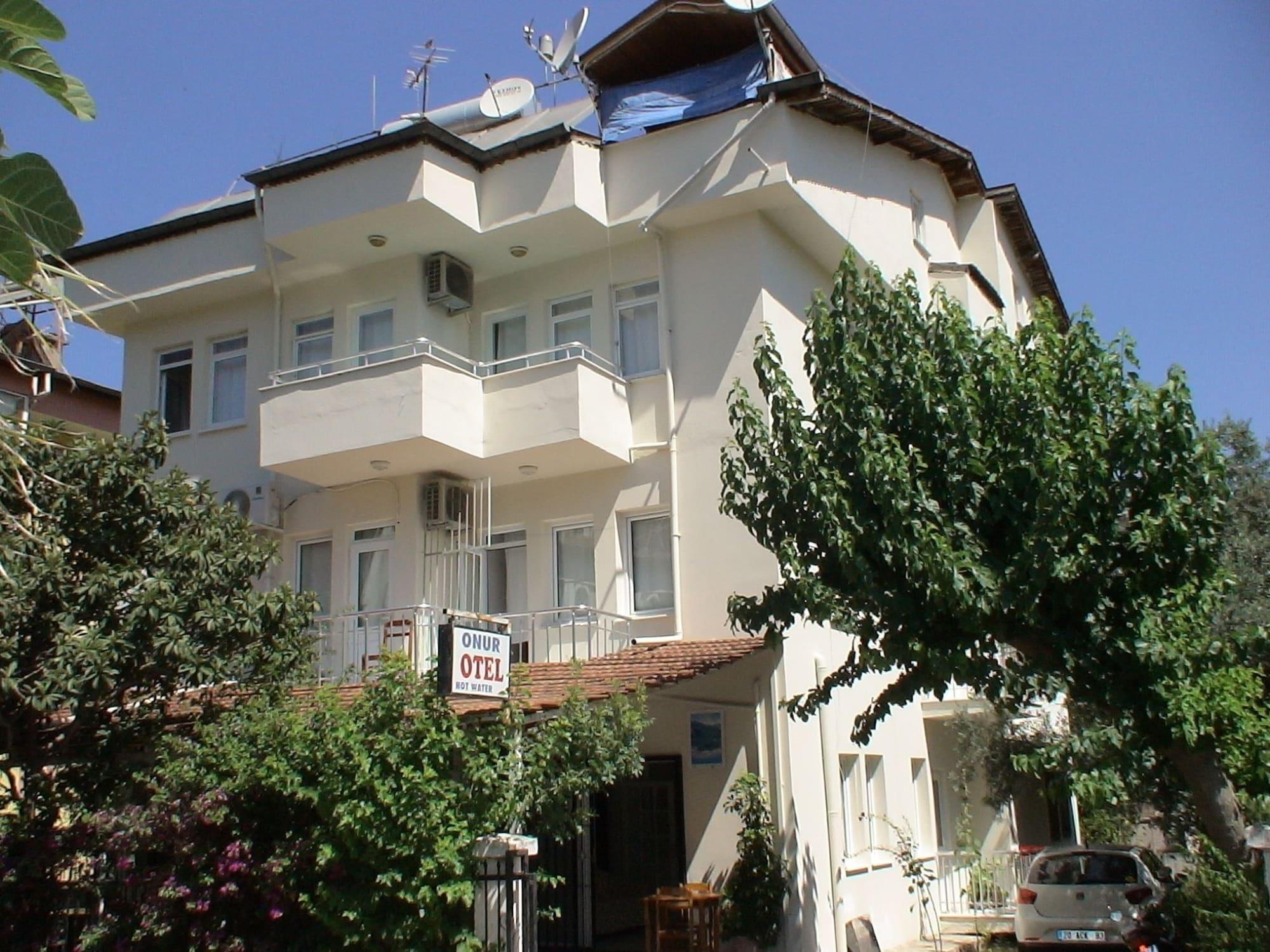 Varios Onur Pension