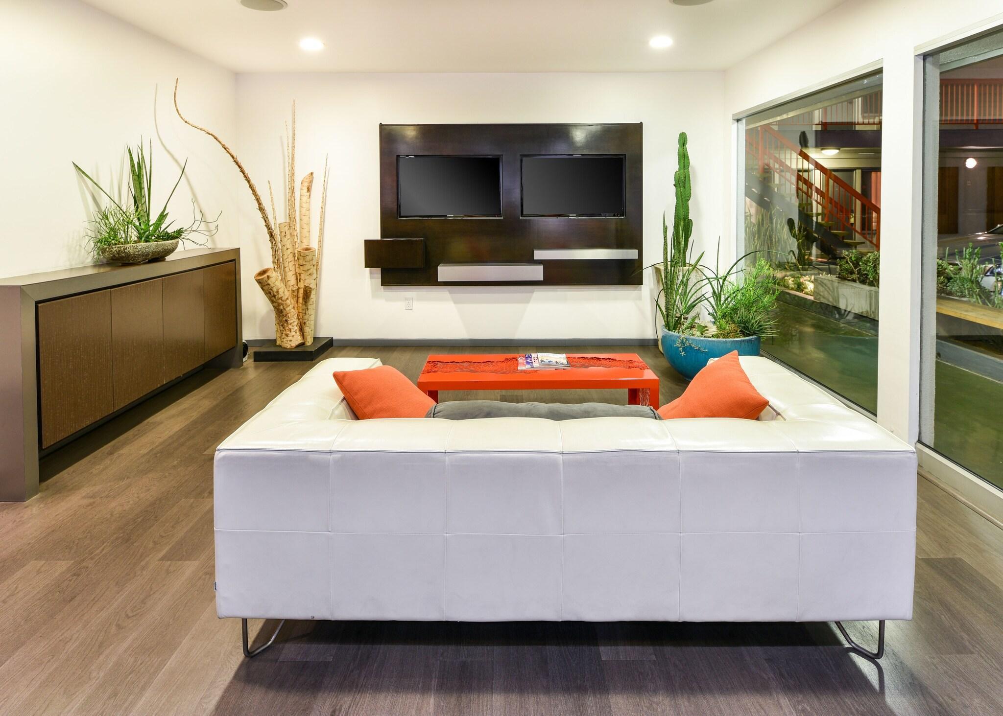 Vista Lobby Tangerine