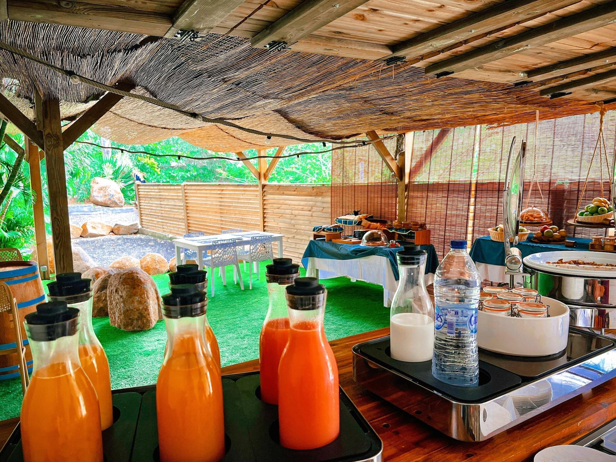 Restaurant Tropicana Suites