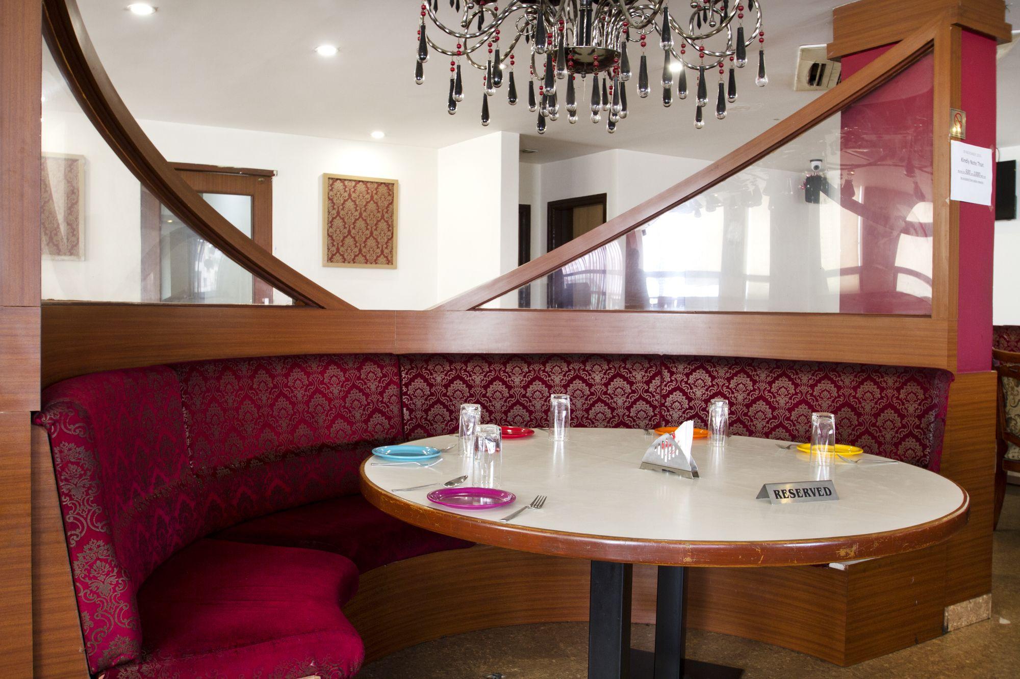 Restaurant OYO 7552 Hotel SVM Grand