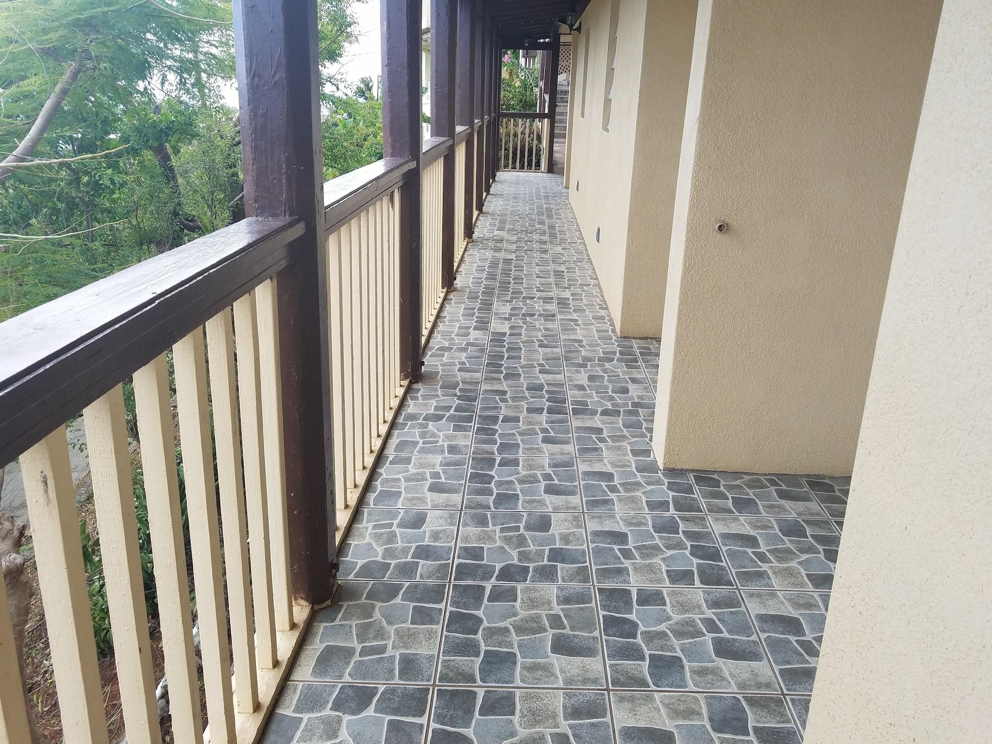 Varios Sunset Gardens Guesthouse