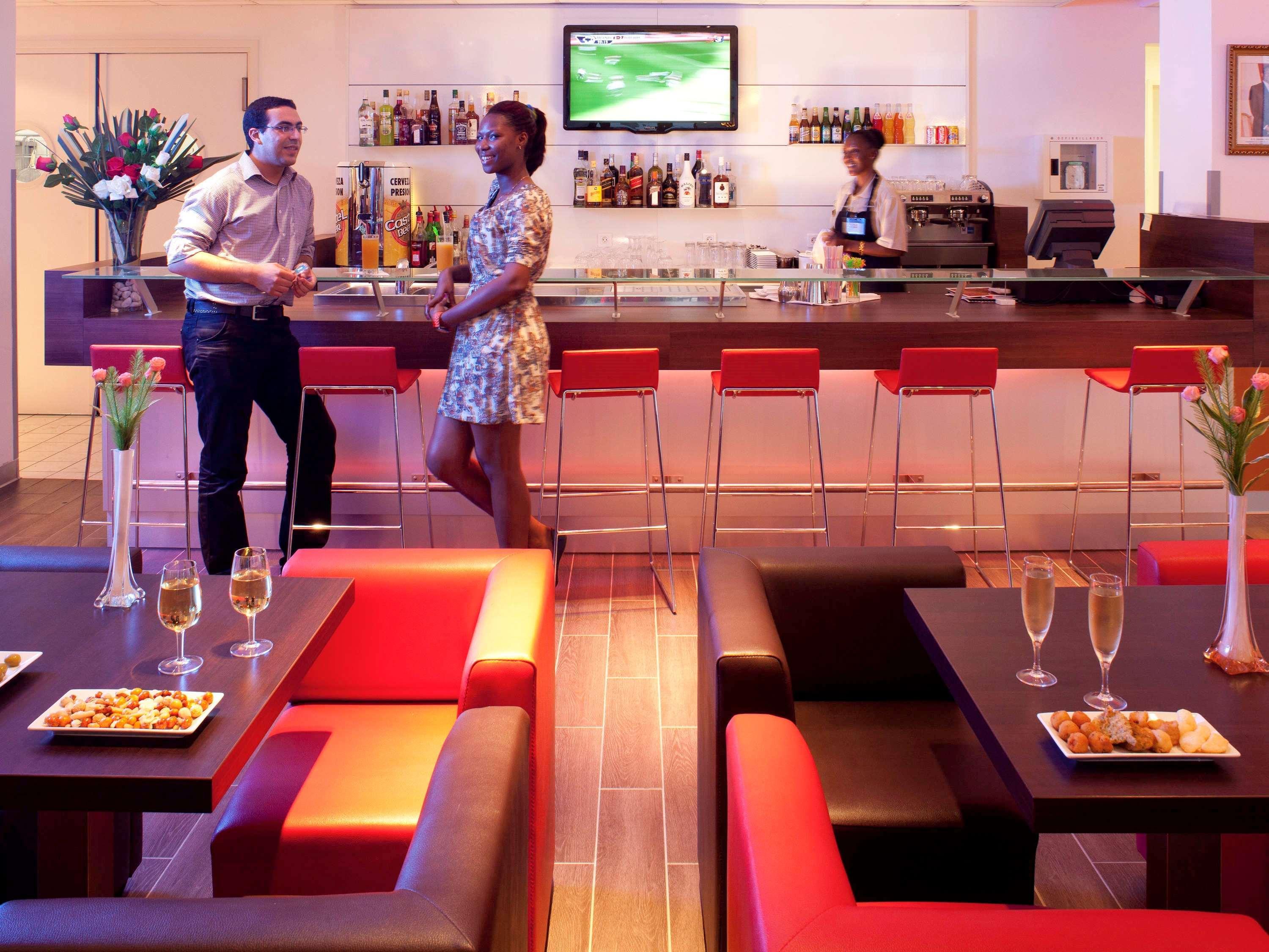 Bar/Salón Ibis Bata