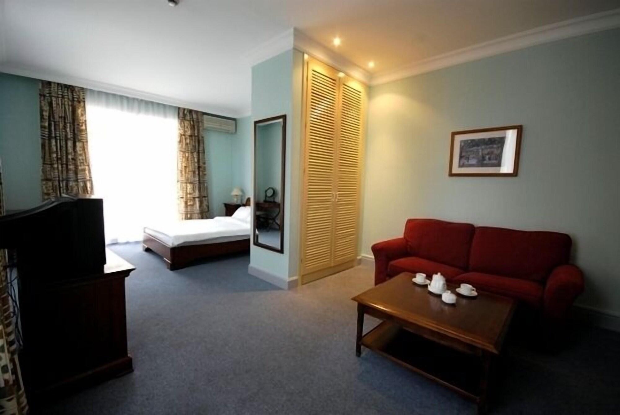 Varios The Horizon Hotel