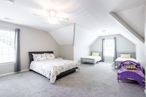 Alquiler Vacacional - Family friendly 5 bedroom home within Walking distance To CNU