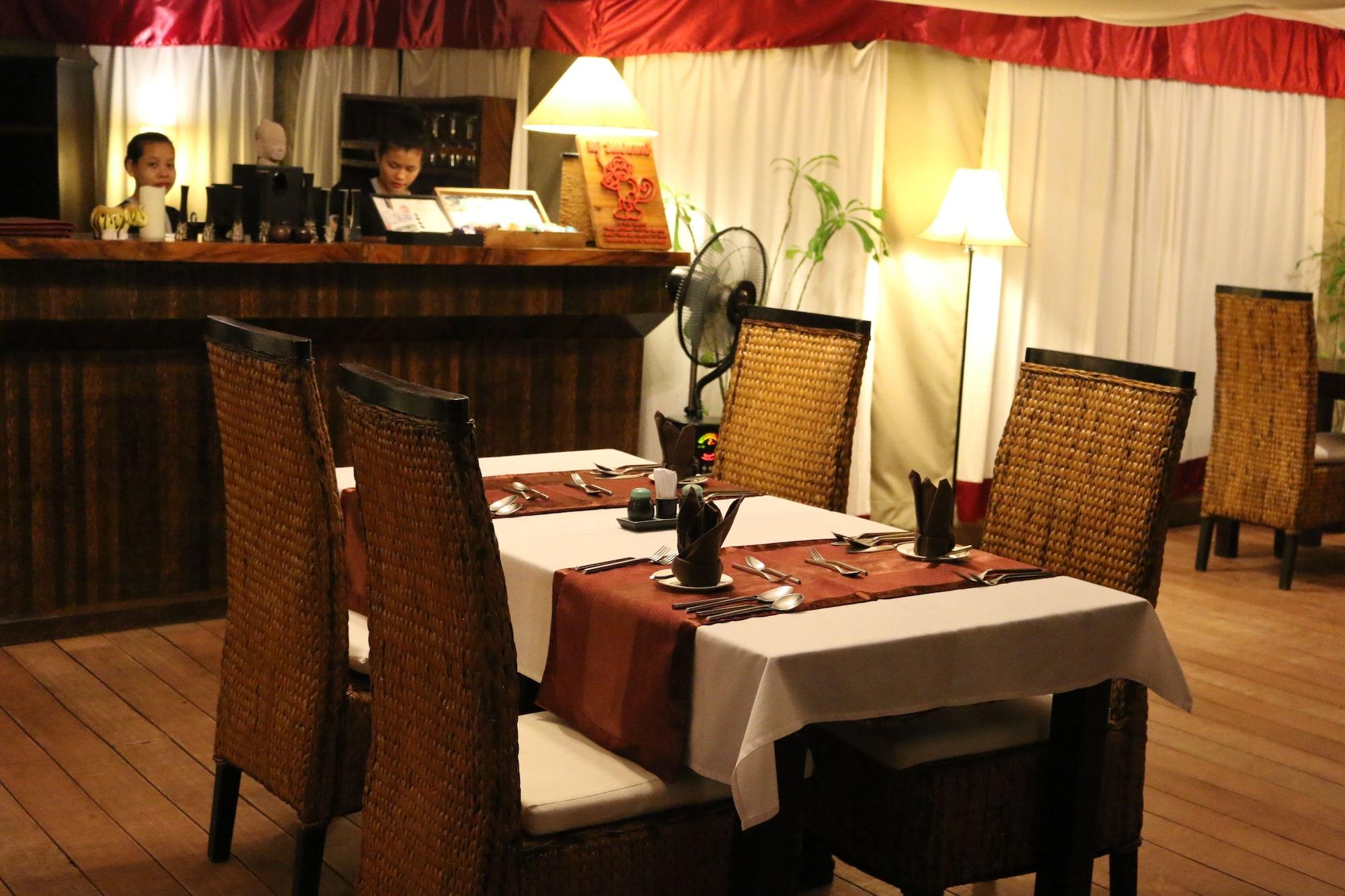 Bar/Salón Canvas and Orchids Retreat