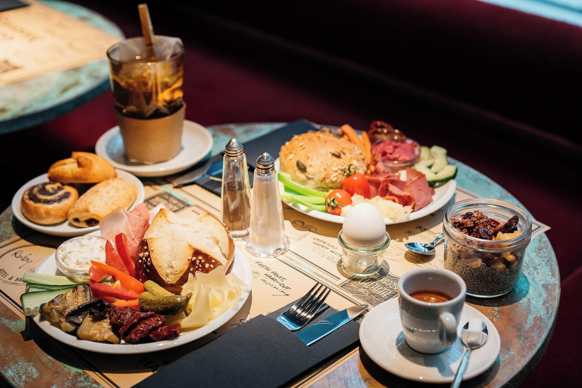 Restaurant Ruby Zoe Hotel London by IHG