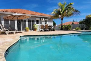 Alquiler Vacacional - Your personal Oasis! Beautiful garden & pool - only 1.1 miles to Palm Beach.
