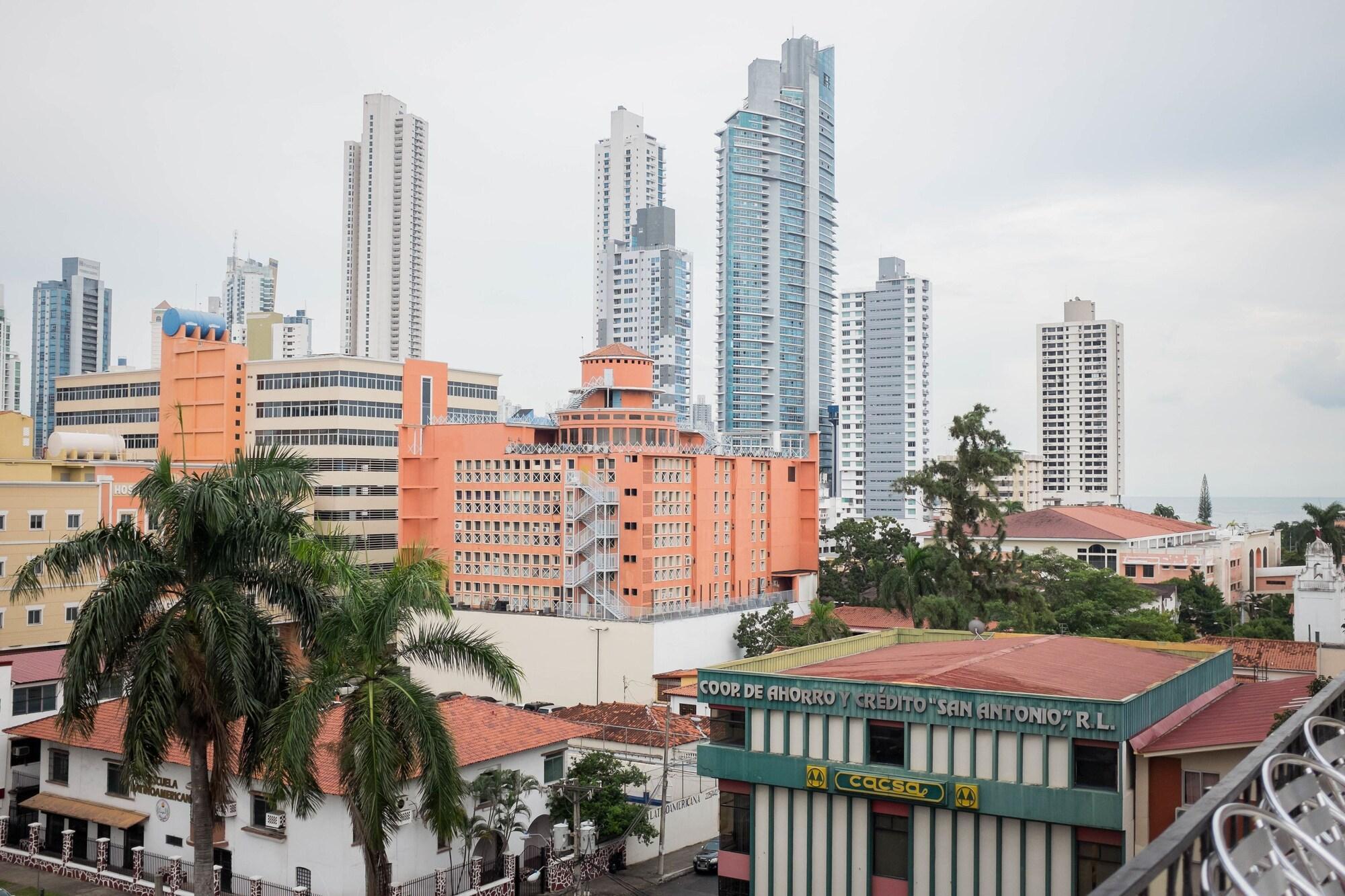 Vista Exterior Hotel Latino