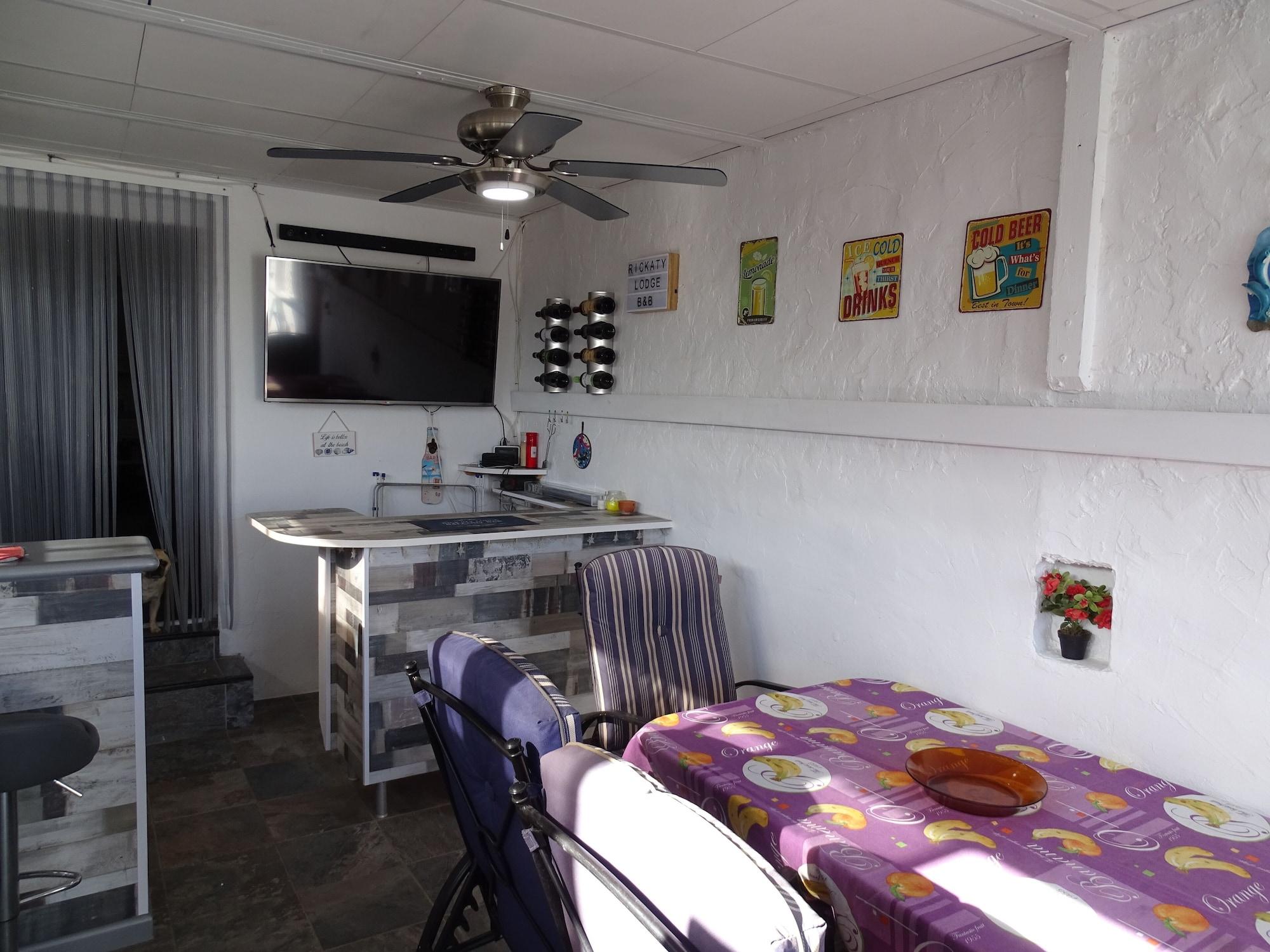 Bar/Salón Rickaty Lodge Bed & Breakfast