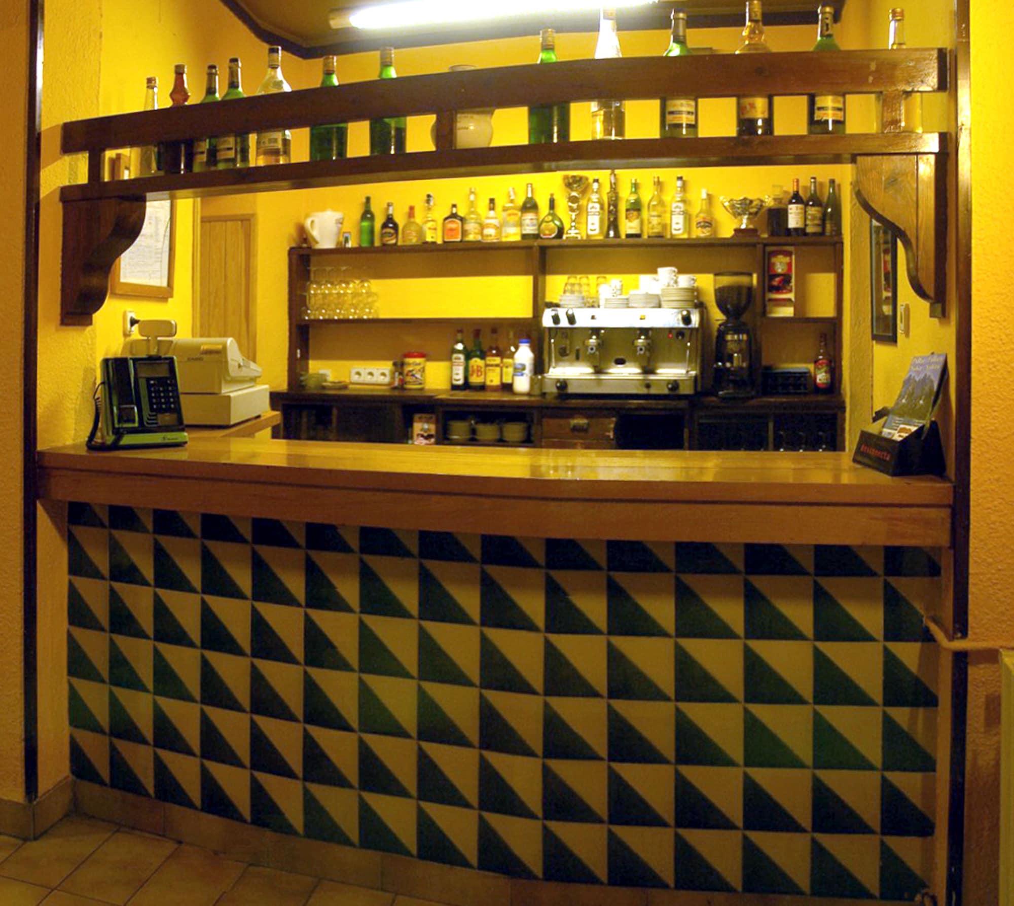 Bar/Salón Hostal Les Collades
