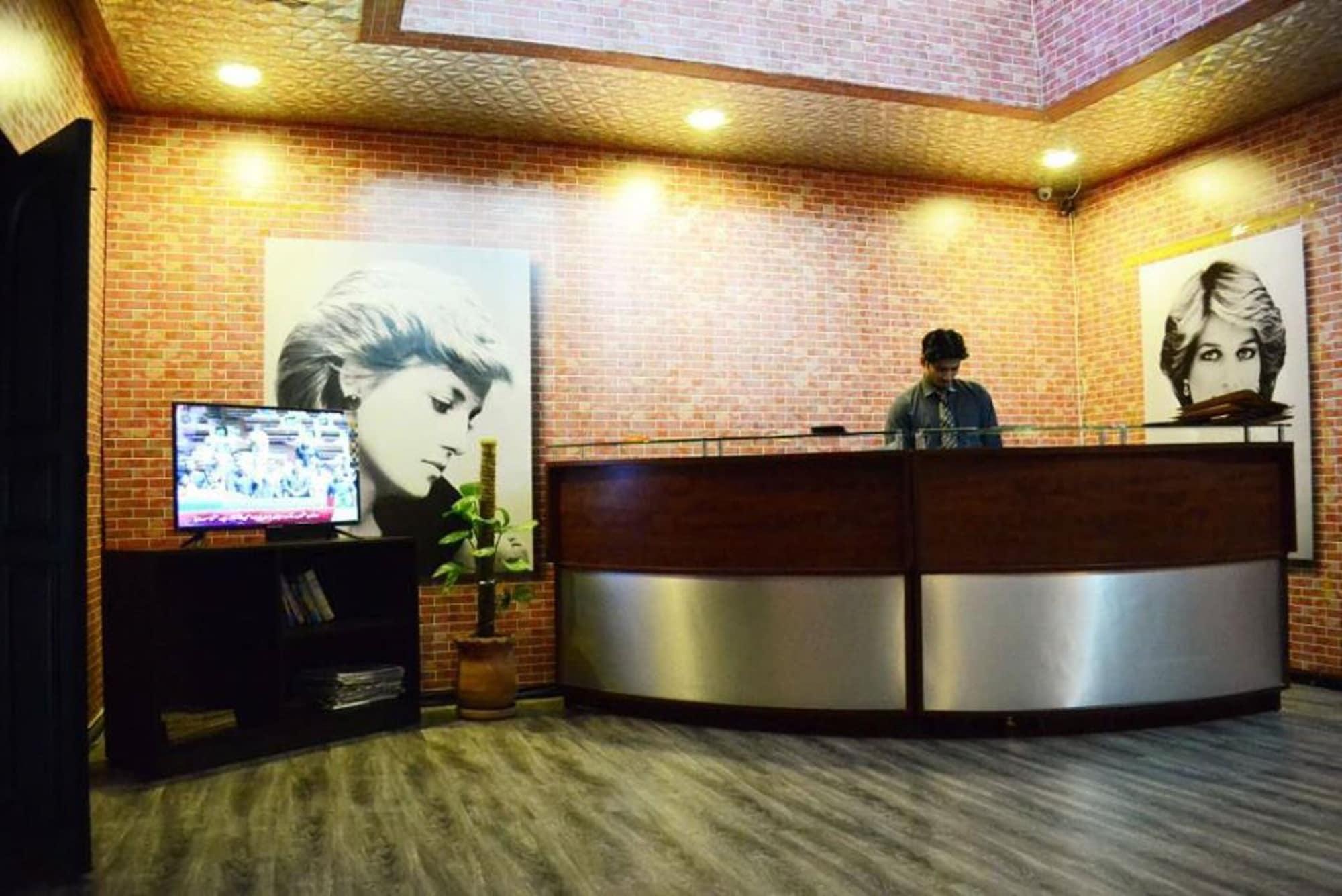 Vista Lobby Explorers lounge