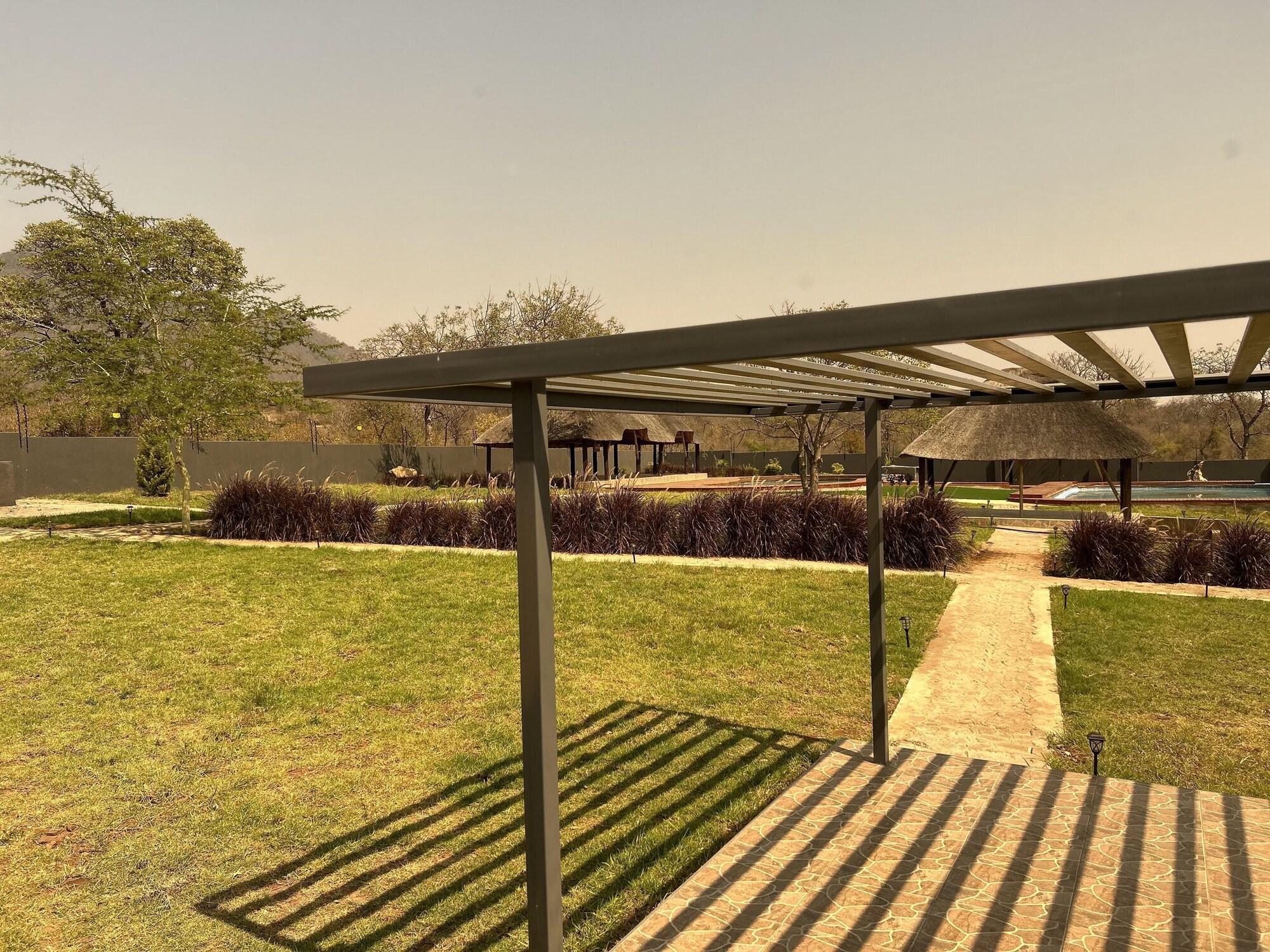 Varios CyC Guest Lodge