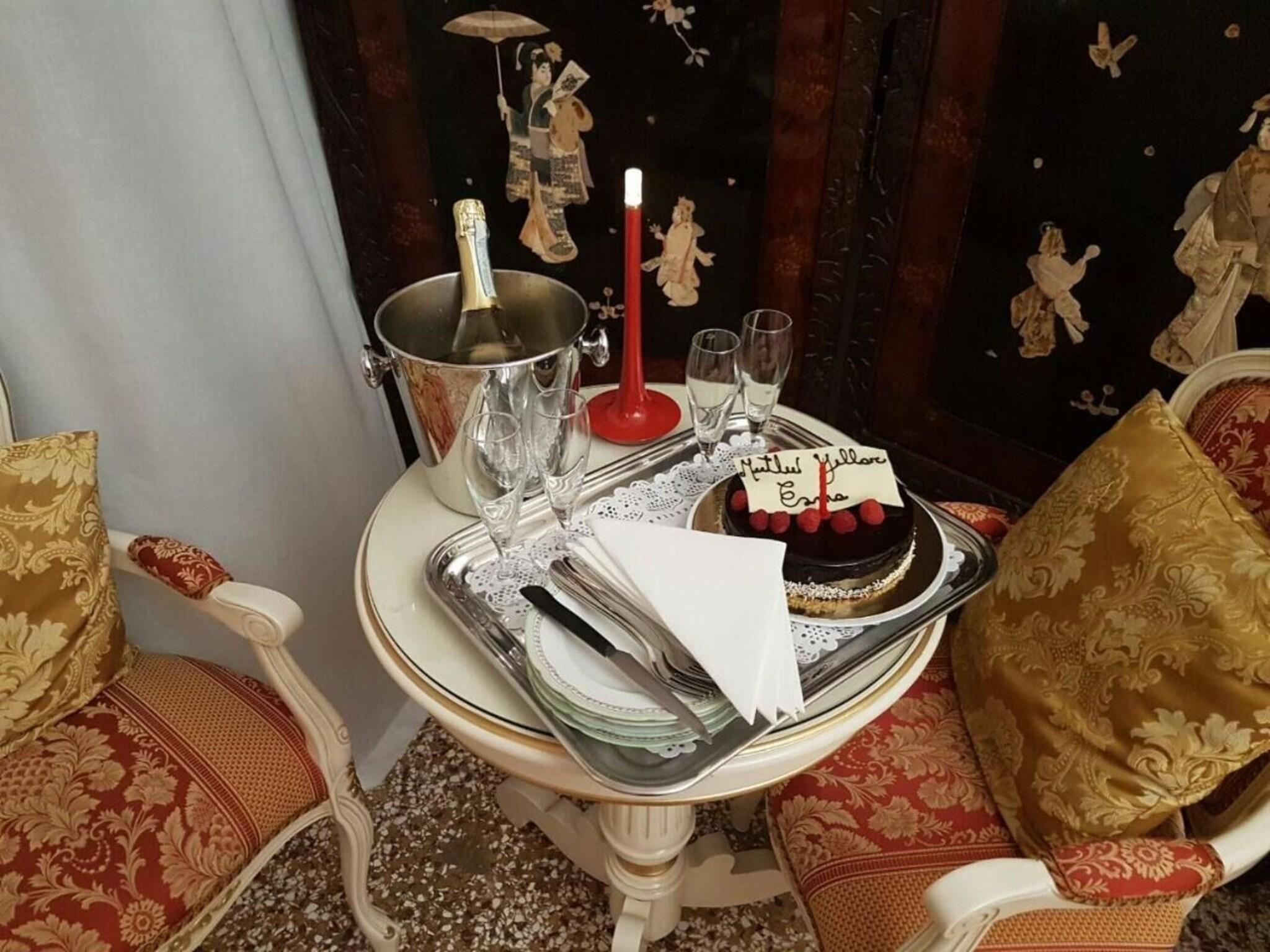 Restaurant Friendly Venice Suites