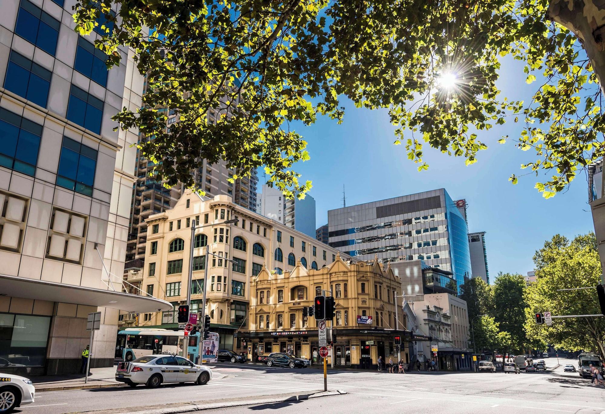 Vista Exterior Oaks Sydney Castlereagh Suites