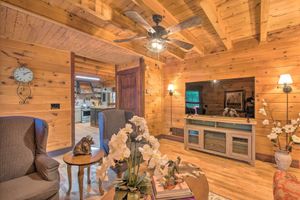 Renta temporal - Rural Dallas Gem w/ Hot Tub, Sauna + Fire Pit!