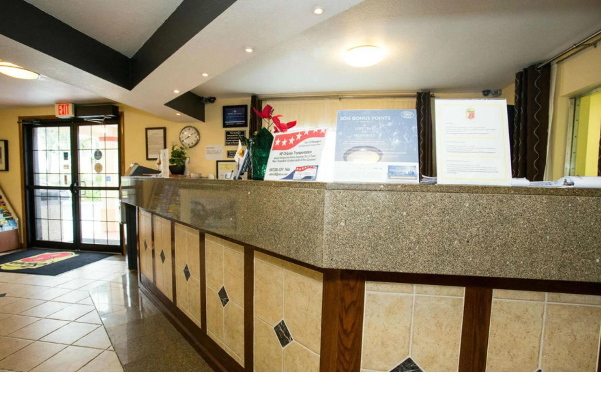 Vista Lobby Super 8 by Wyndham Orlando International Drive