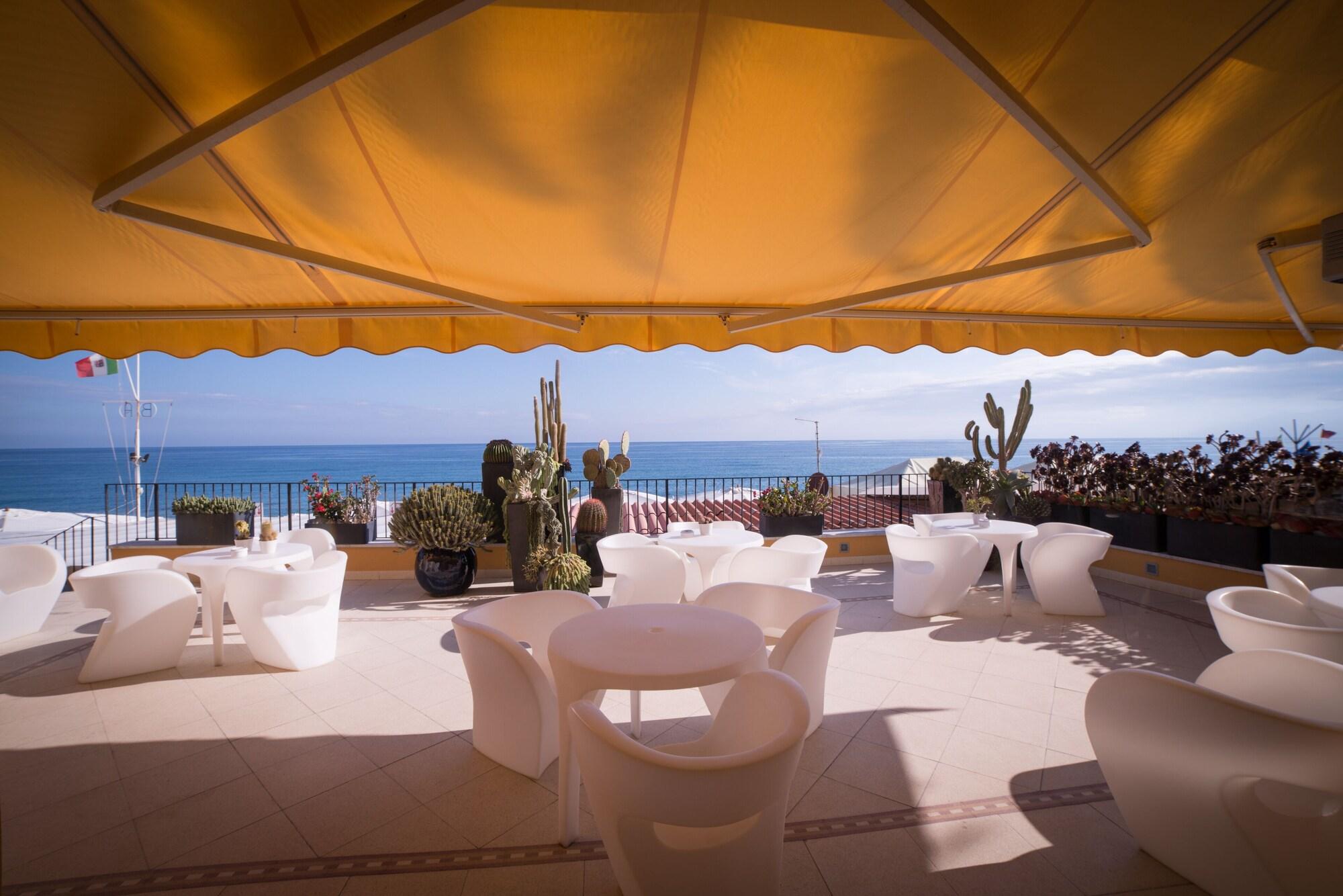 Vista Exterior Hotel Albatros Varigotti