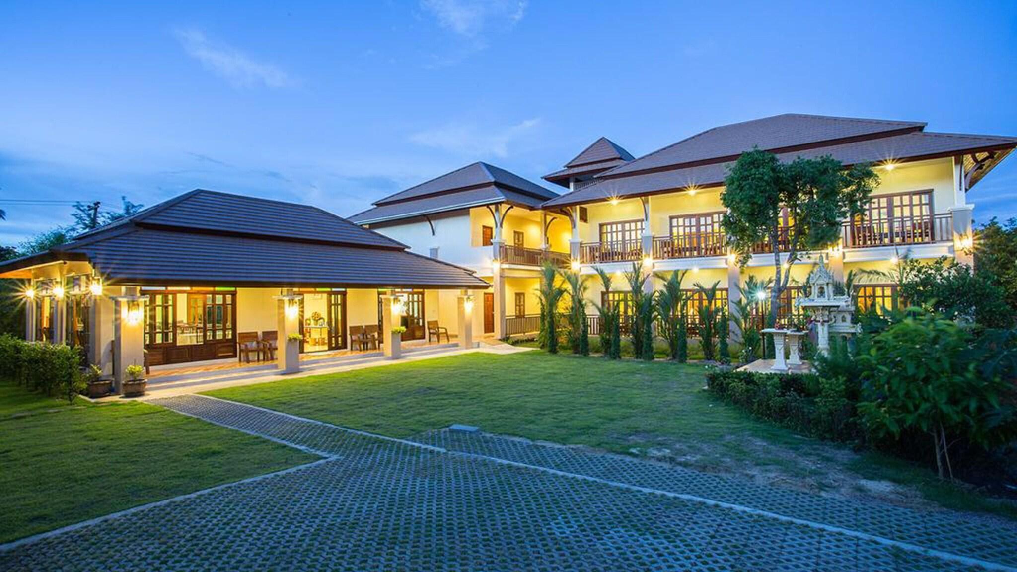 Varios Oh Amphawa Boutique Resort