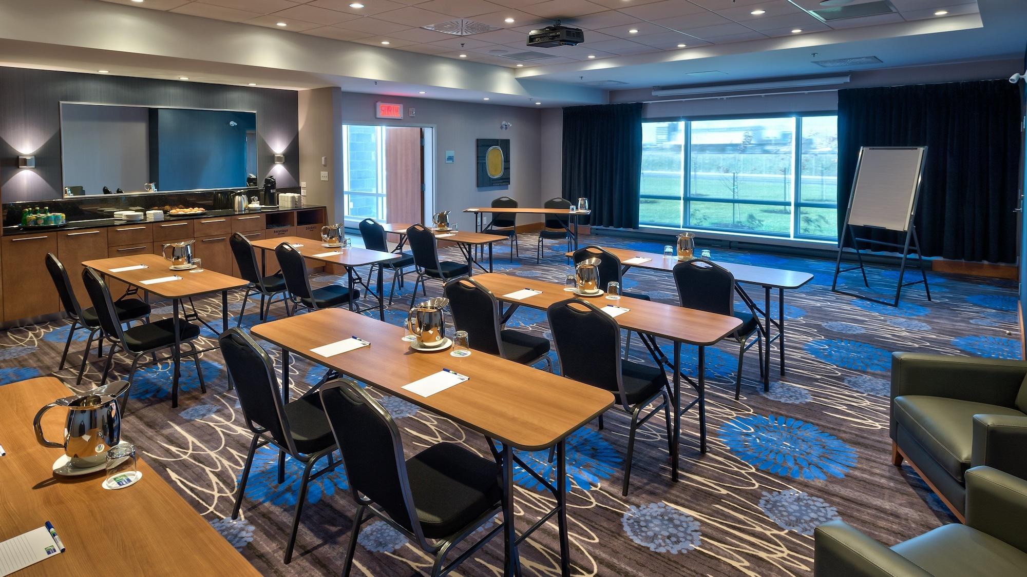 Sala de Reuniones Holiday Inn Express & Suites Vaudreuil by IHG