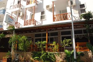 Alojamiento - Rain Hotel