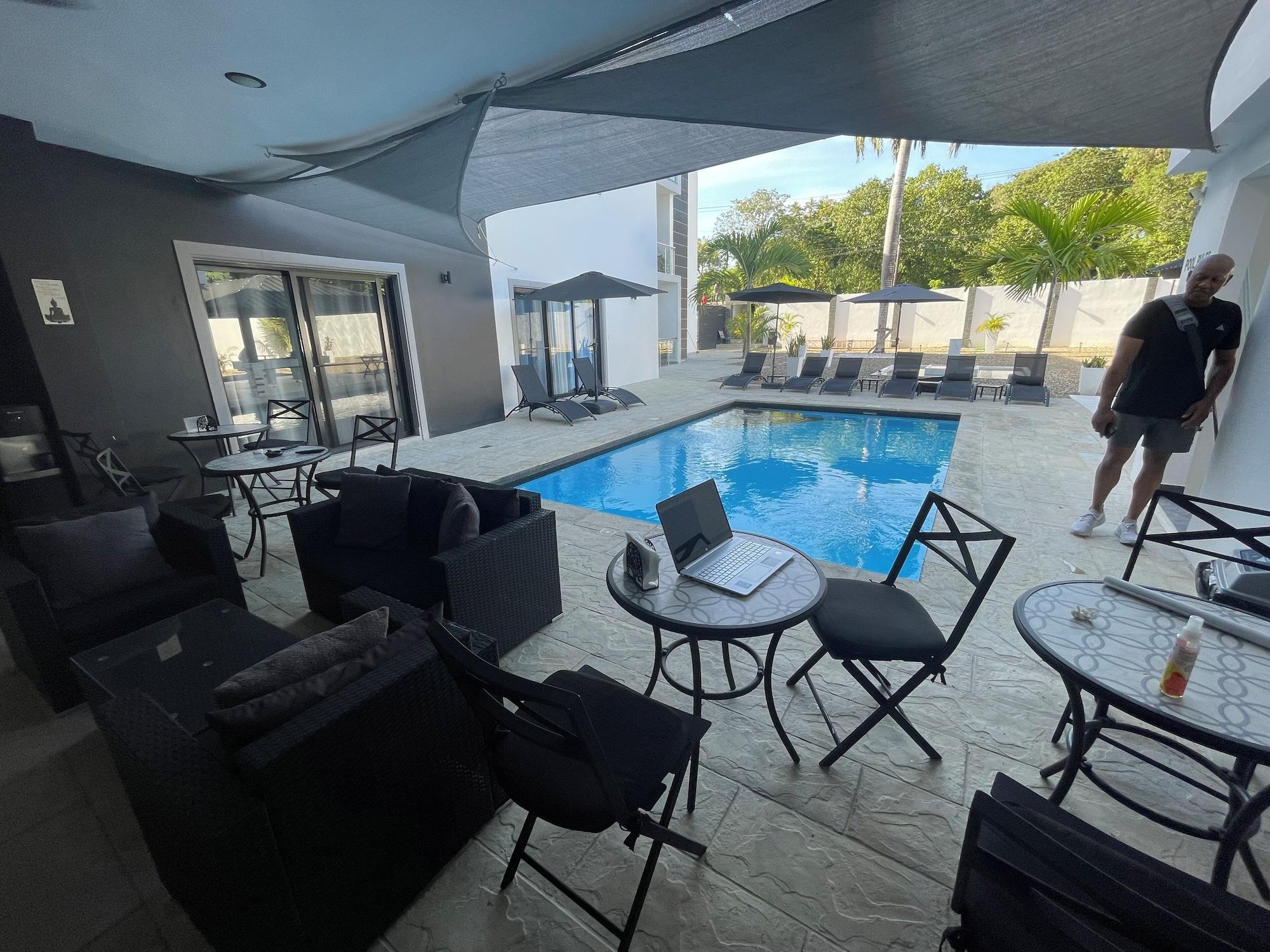 Vista Lobby Level suites