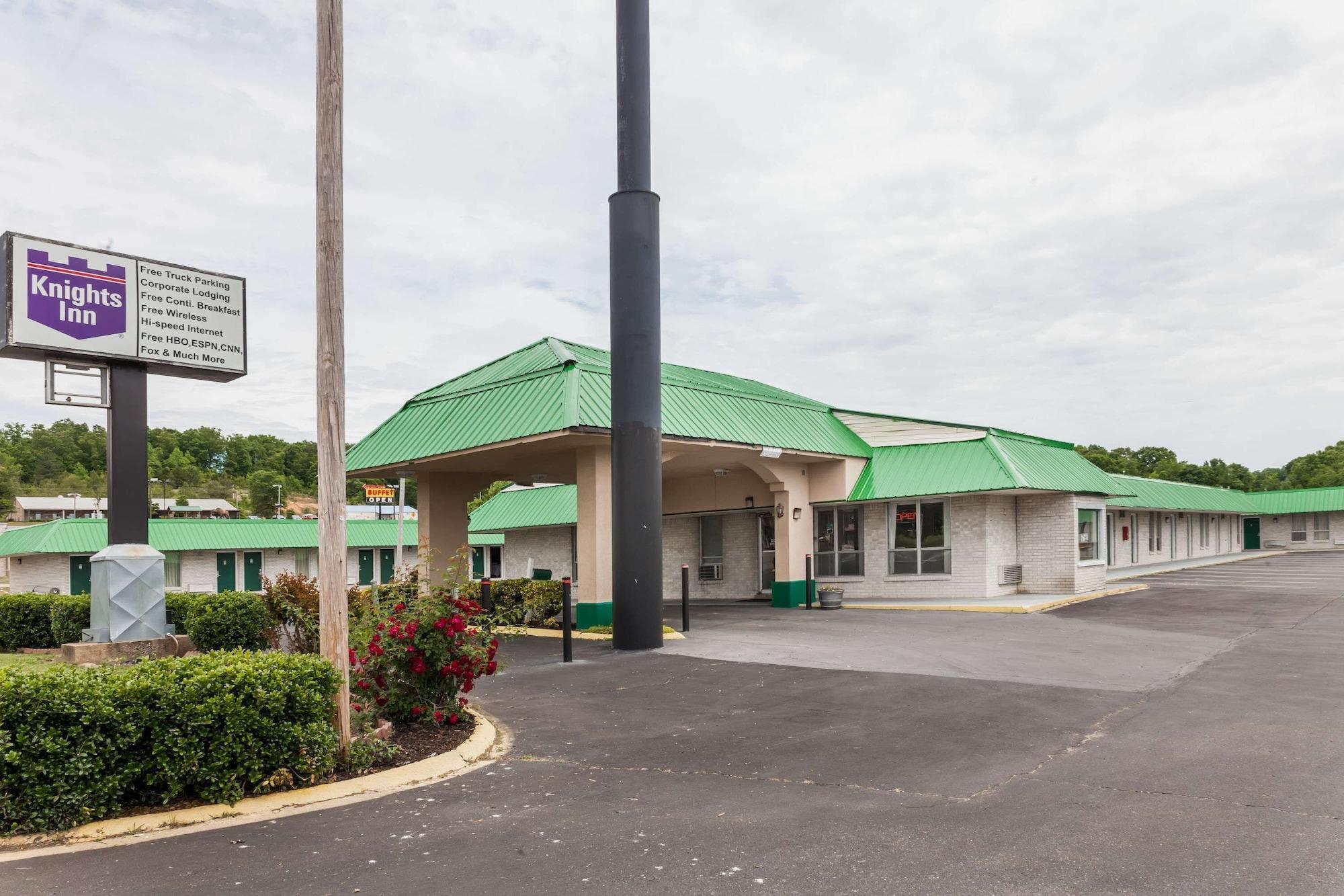 Vista Exterior Knights Inn Hurricane Mills