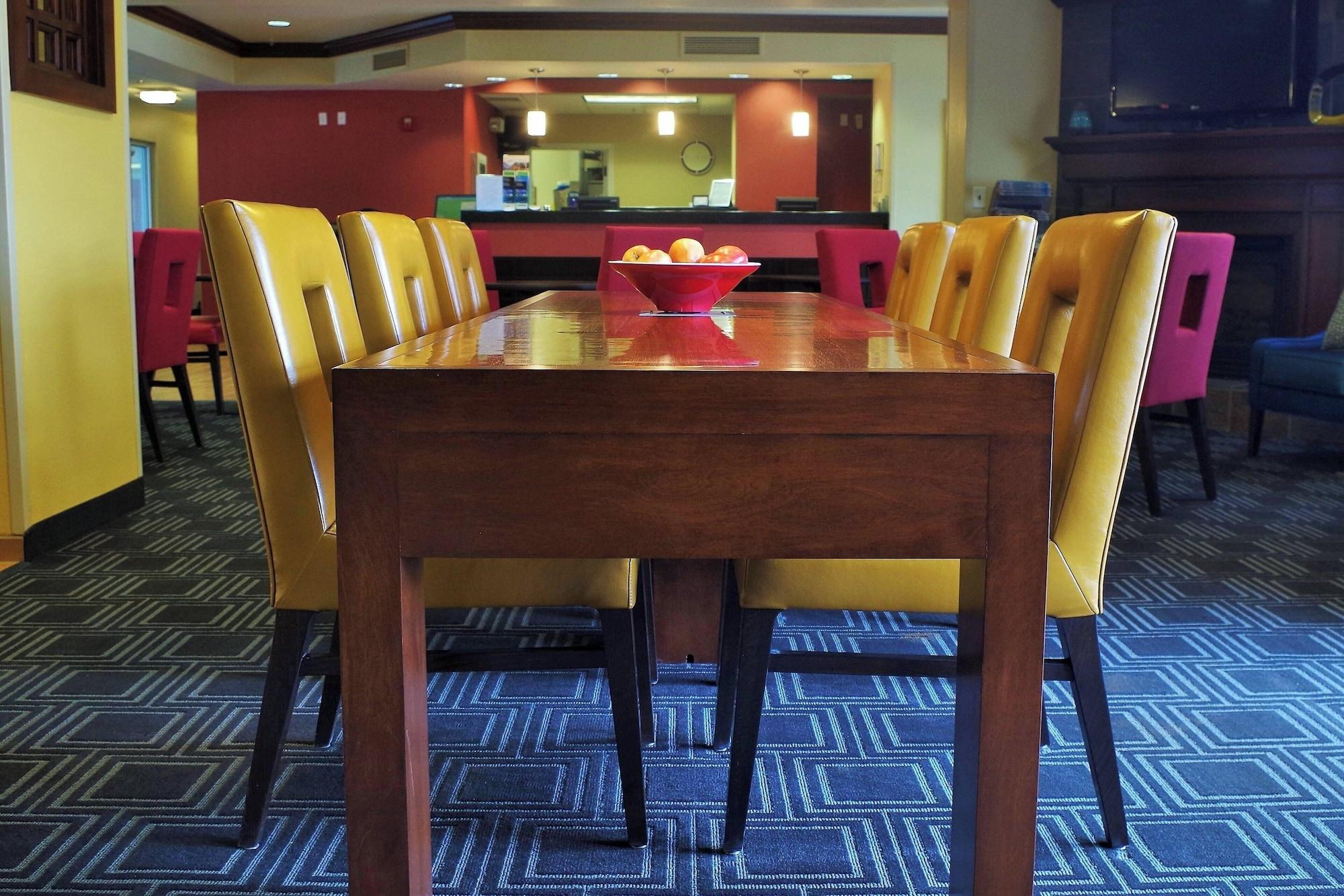 Vista Lobby TownePlace Suites Marriott Joplin