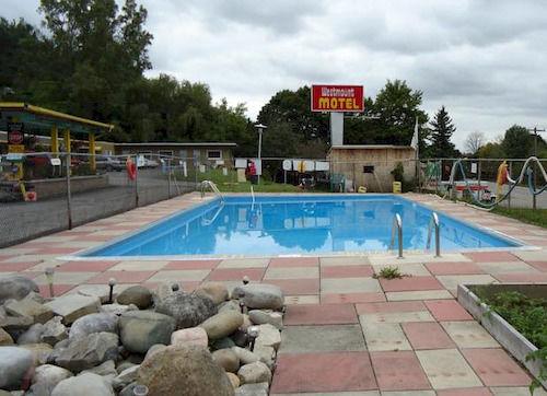 Vista Piscina Westmount Motel