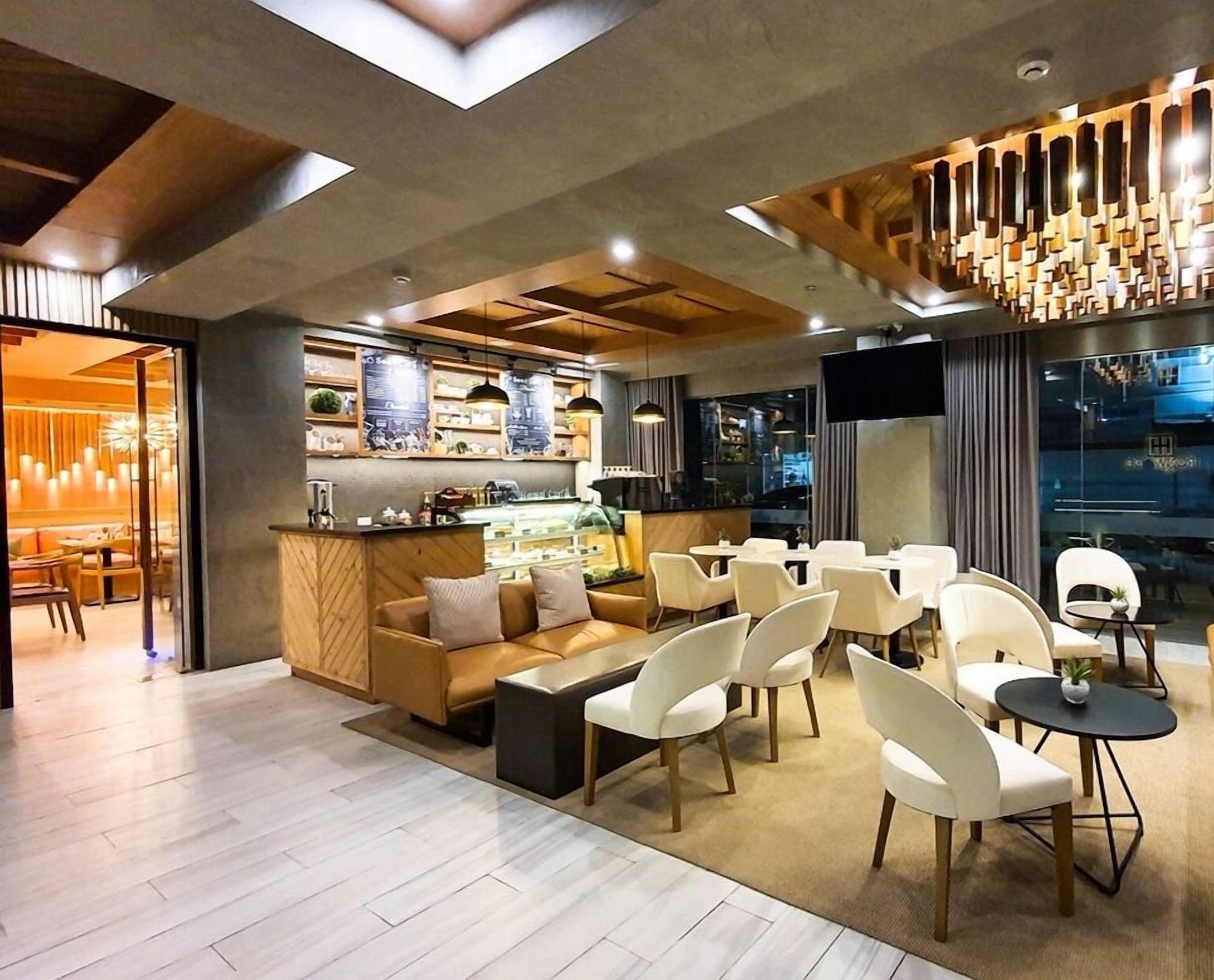 Vista Lobby Ironwood Hotel
