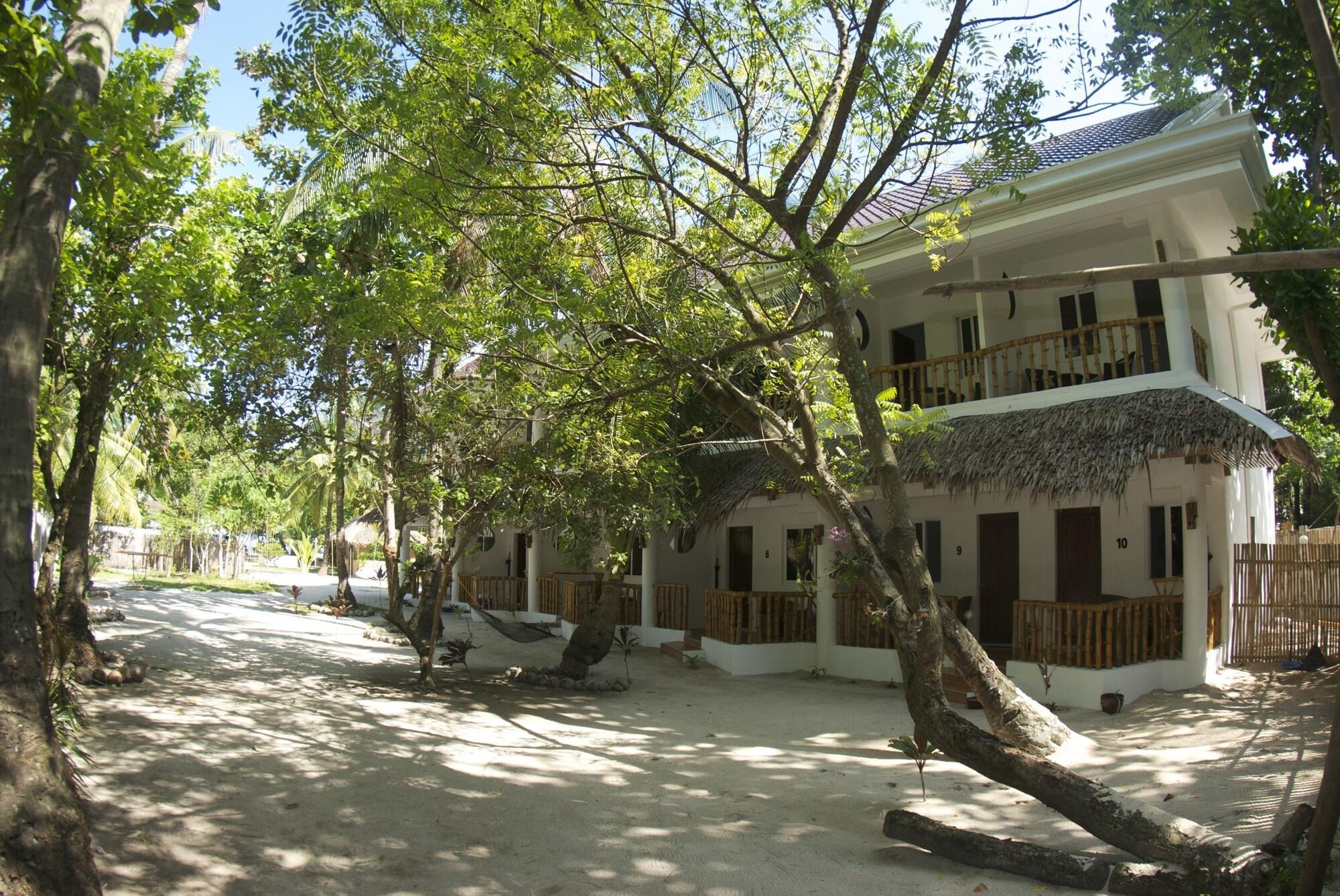 Vista Exterior Evolution Dive And Beach Resort