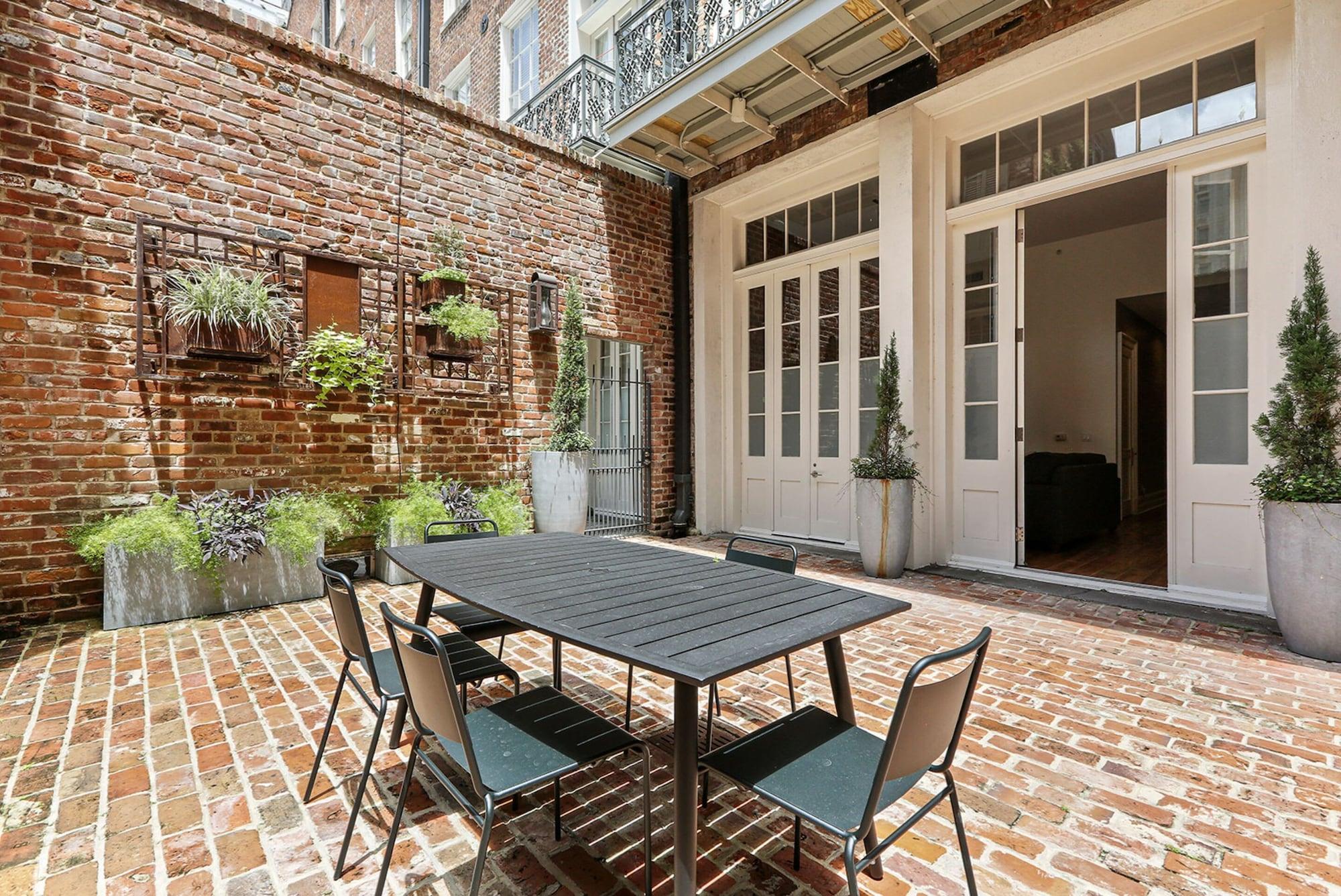 Vista Exterior Roami at Factors Row