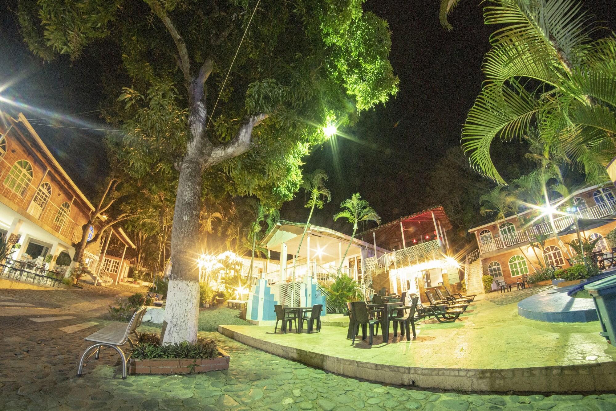 Bar/Salón Portón de Occidente by Bernalo Hotels