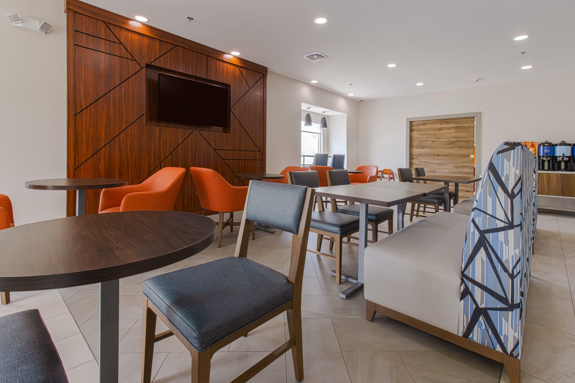 Restaurant Holiday Inn Express Newington Hartford- IHG Hotel