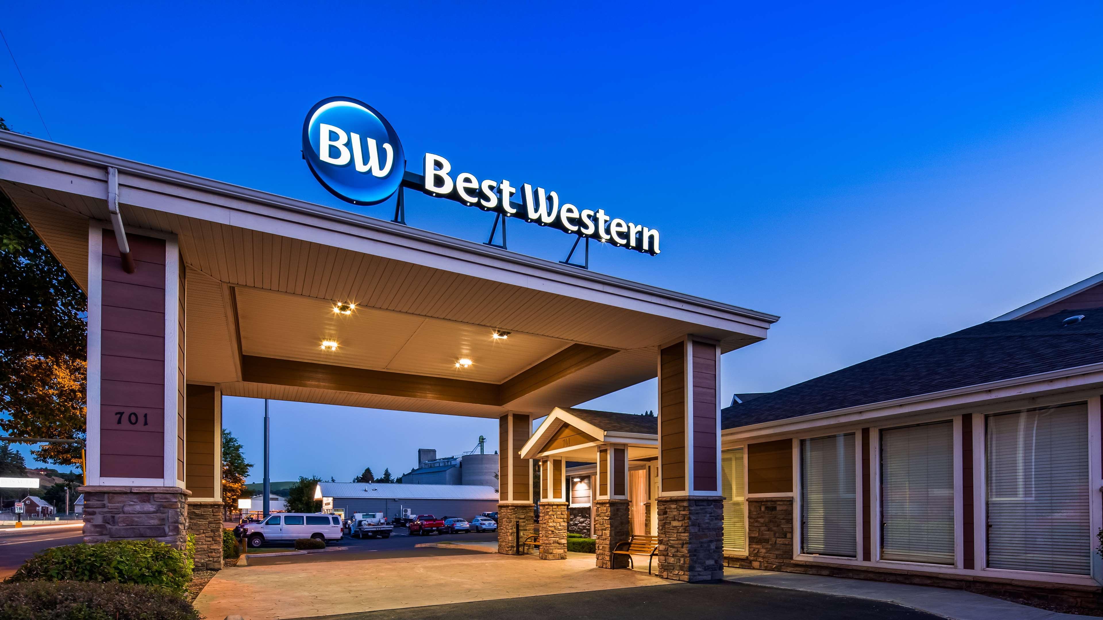 Vista Exterior Best Western Wheatland Inn