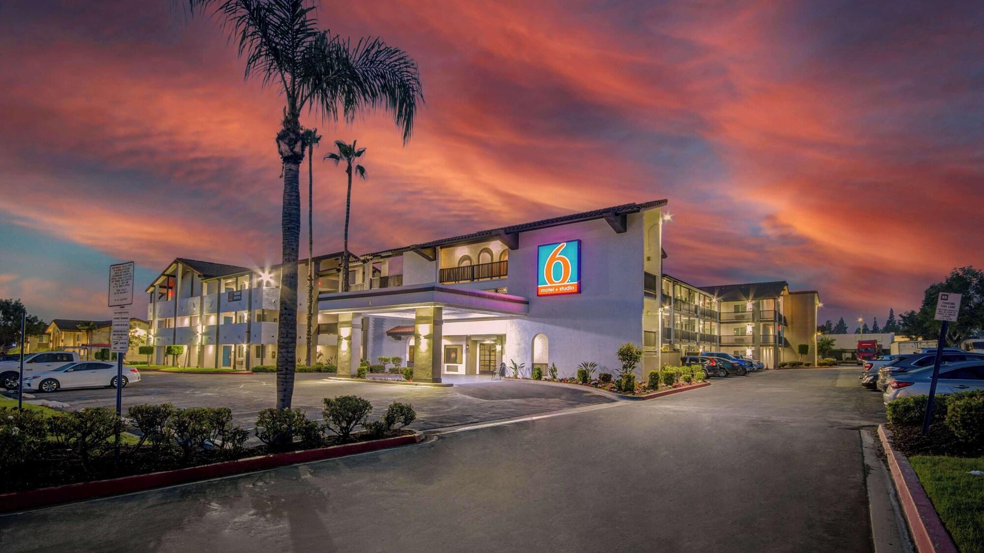 Varios Studio 6 Ontario, Ca - Convention Center - Airport