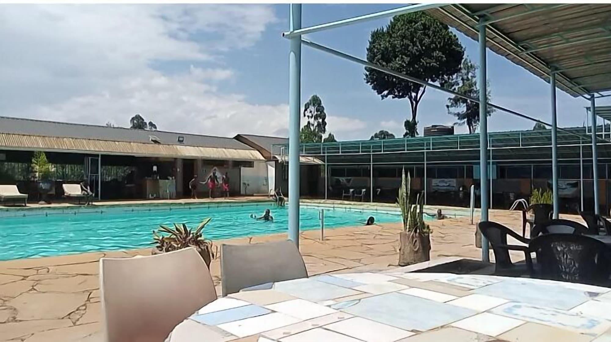 Vista Piscina Oldoiyo Lengai Hotel