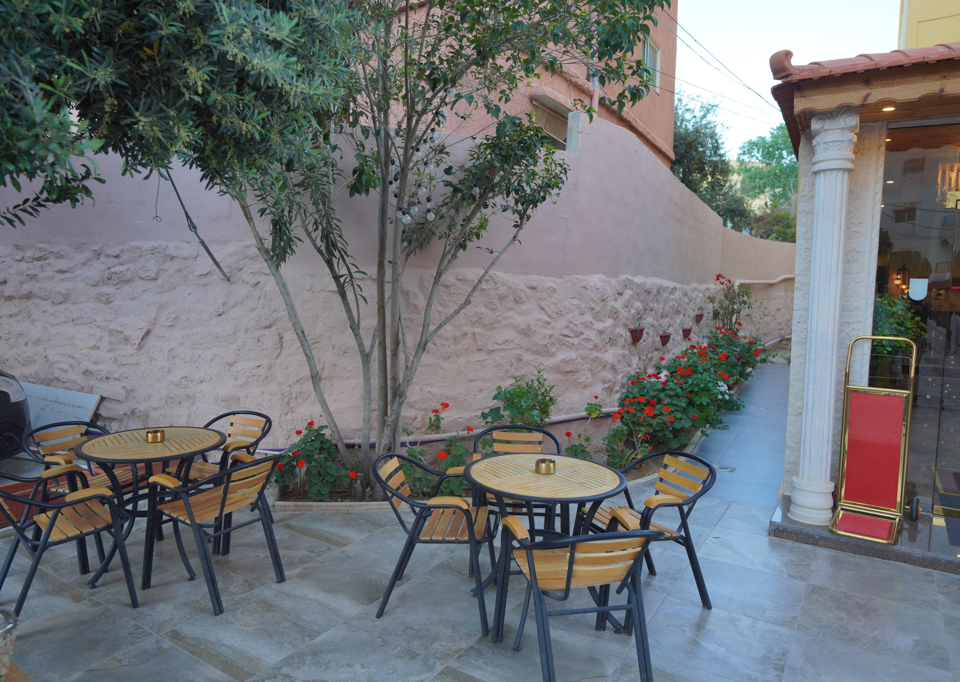 Varios Petra Plaza Hotel