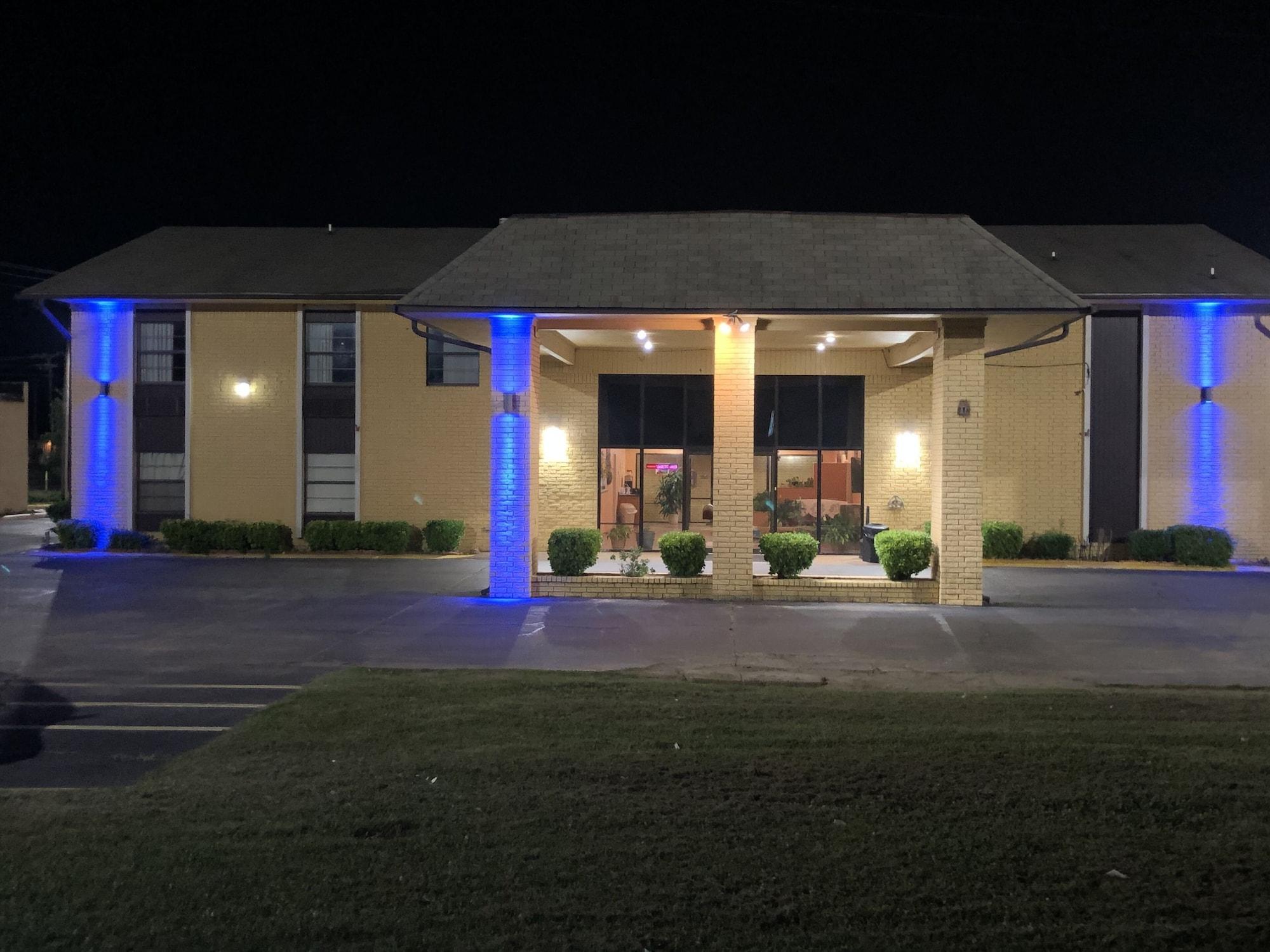 Vista Exterior Executive Inn & Suites
