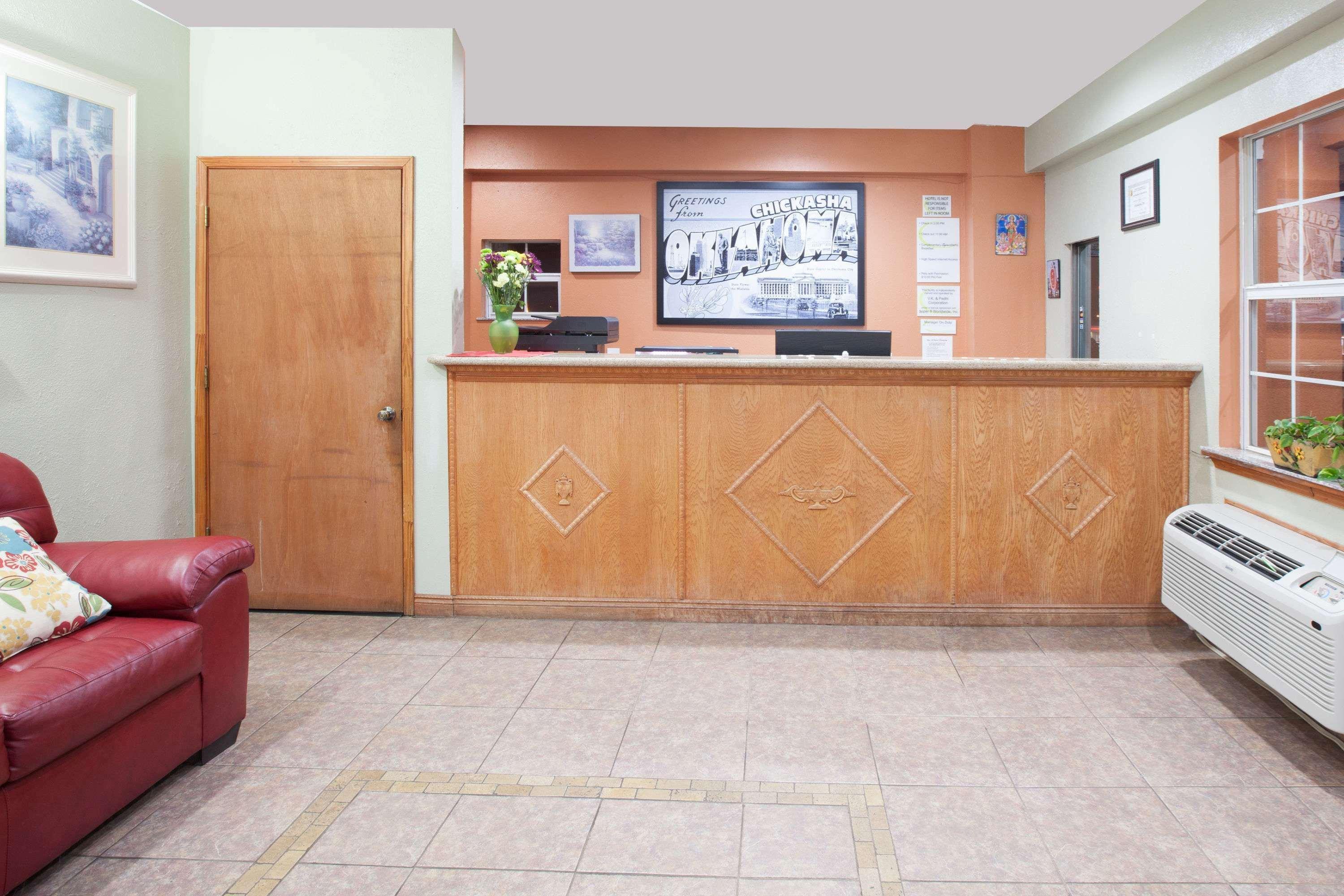 Vista Lobby Super 8 by Wyndham Chickasha