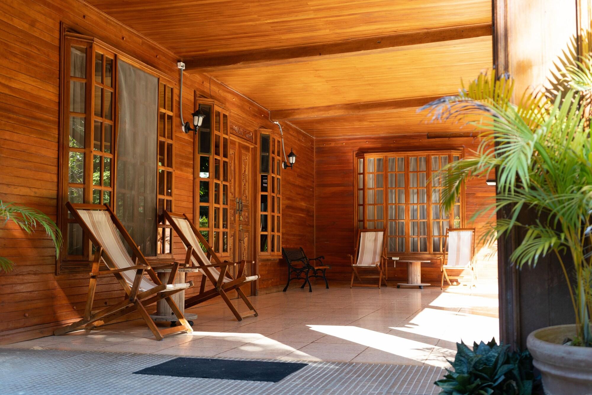 Varios Santa Elena Lodge