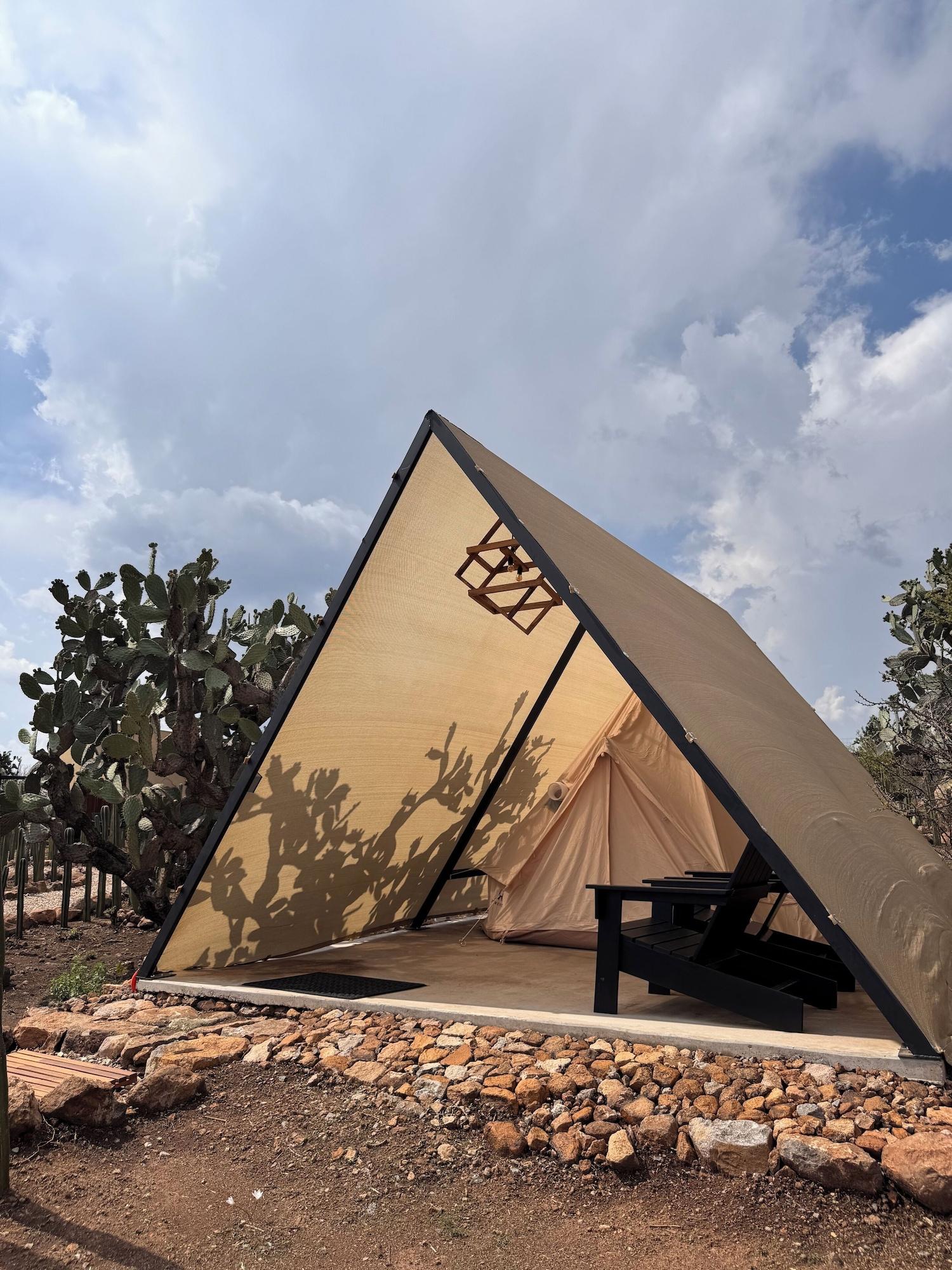 Vista Exterior Hotel coyote