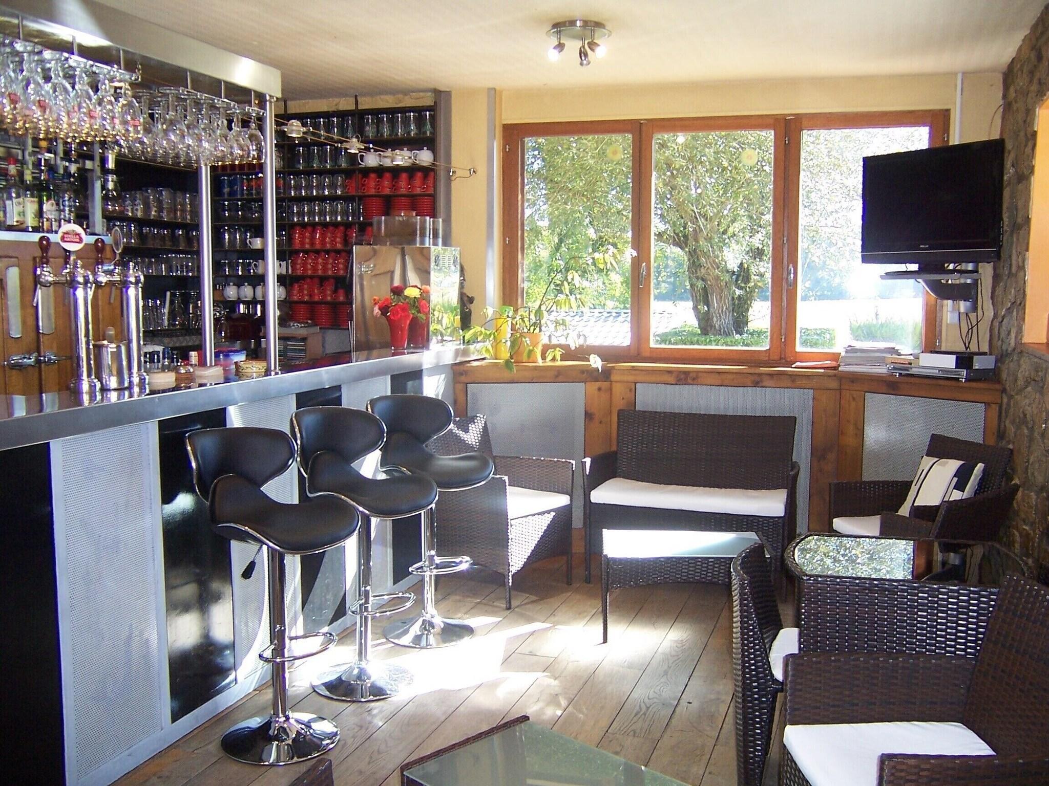 Bar/Salón La Tour Du Loup