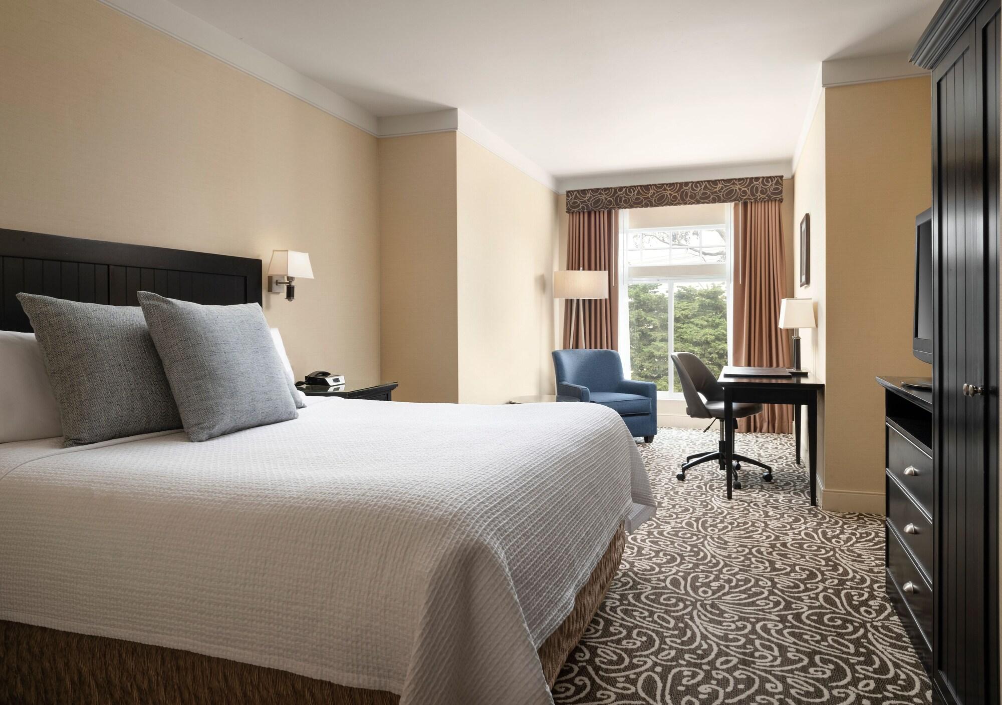 Habitación West Inn & Suites