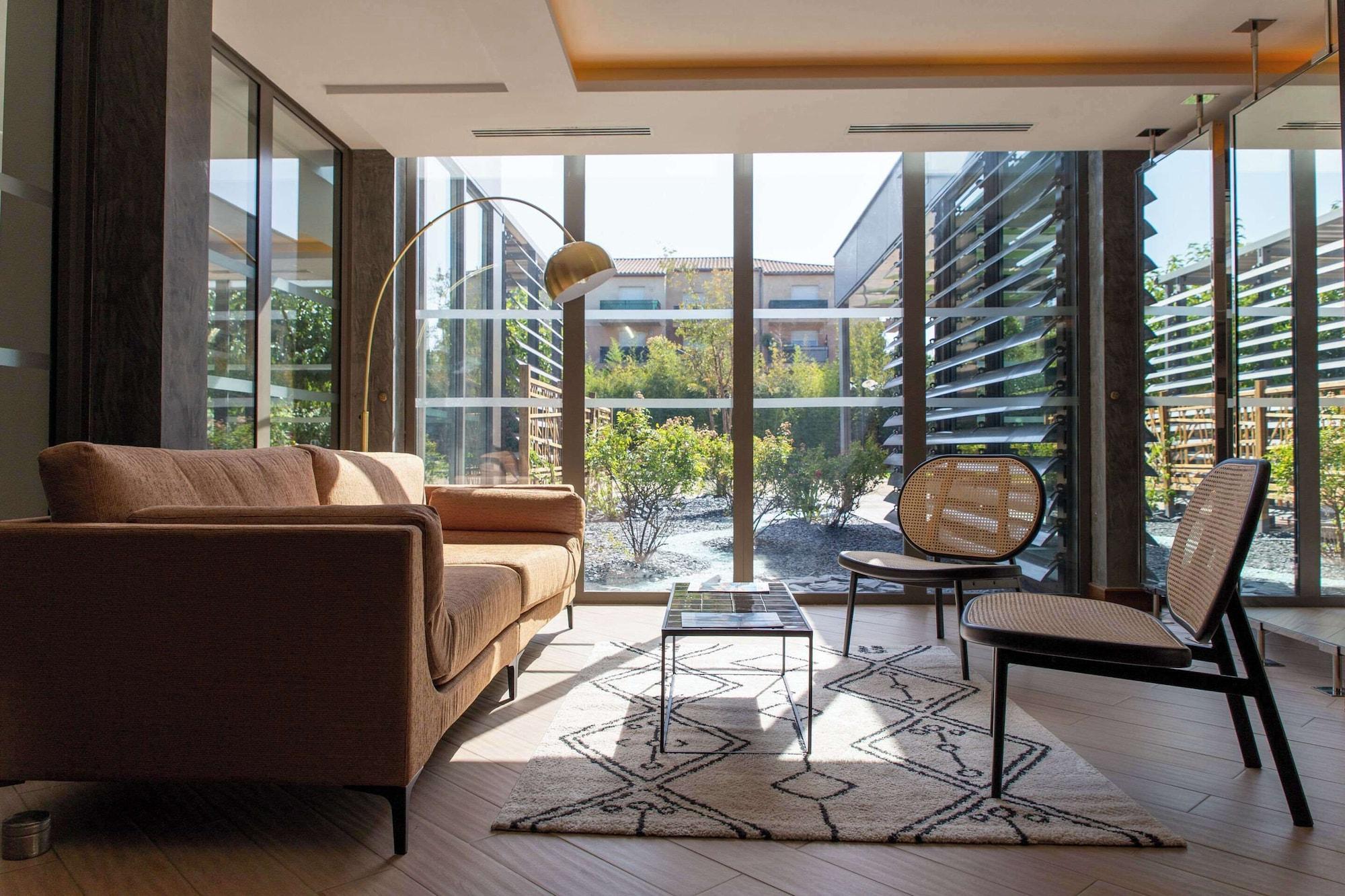 Vista Lobby Zenitude Hotel la Valadiere, Ascend Hotel Collection