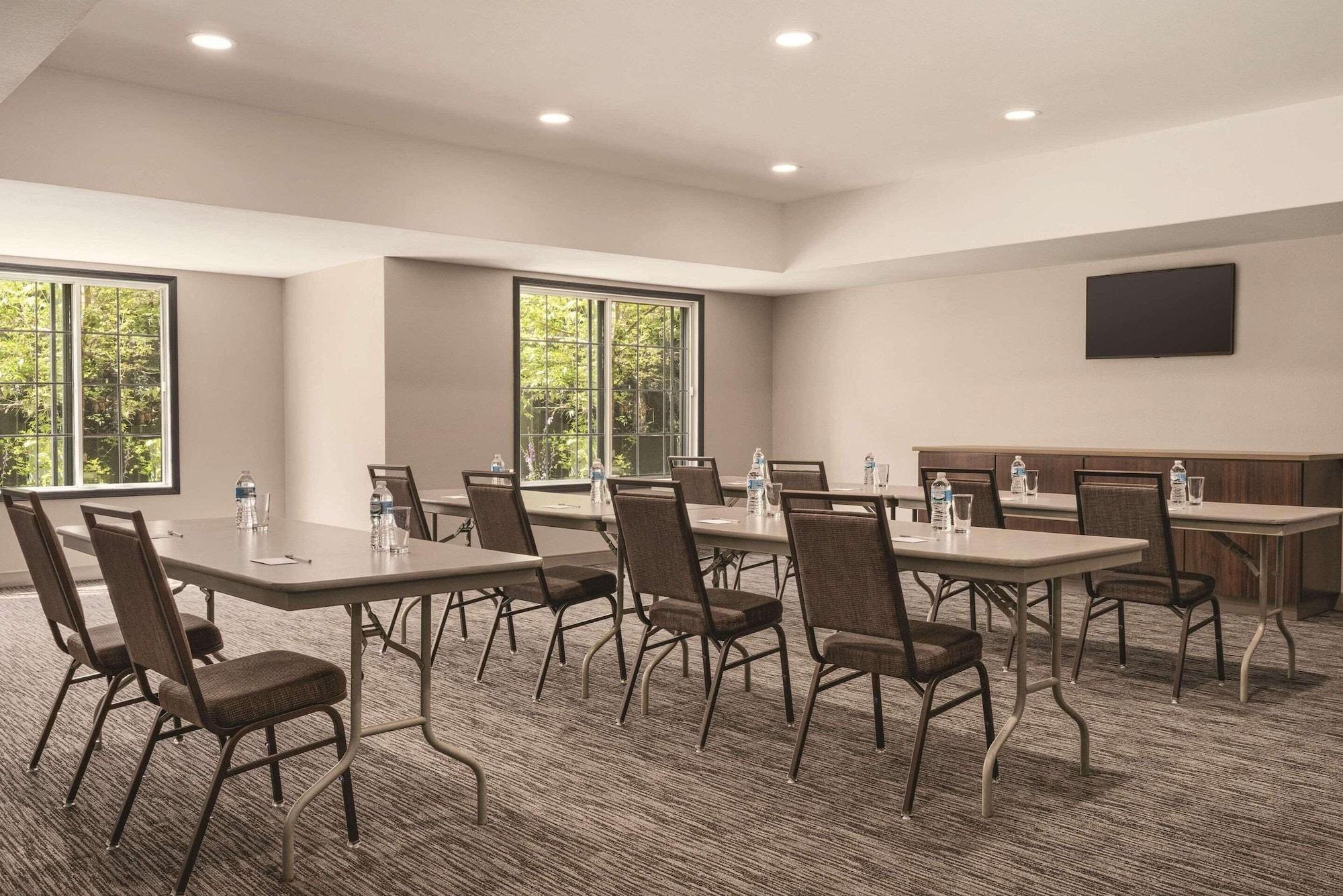 Sala de Reuniones Country Inn & Suites by Radisson, Detroit Lakes, MN