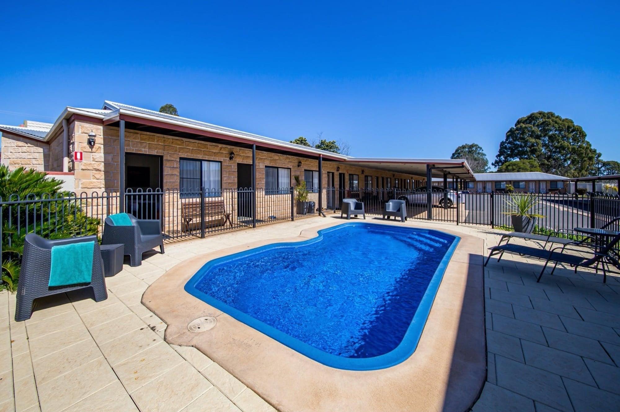Vista Piscina Ascot Lodge Motor Inn Kingaroy