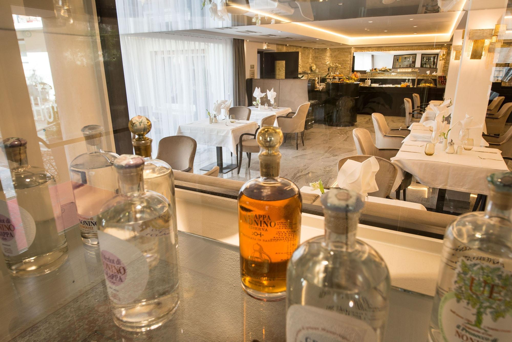 Bar/Salón Hotel Goldene Rose