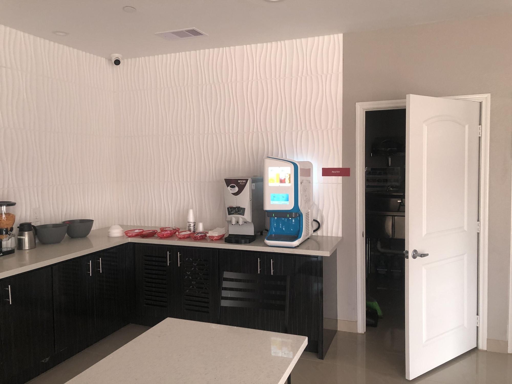 Bar/Salón Budget Host Inn and Suites