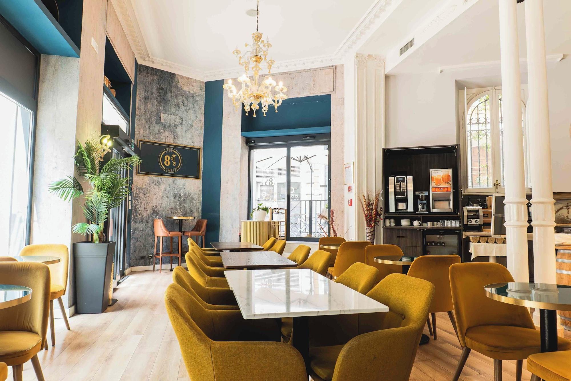 Bar/Salón Hotel Fellini